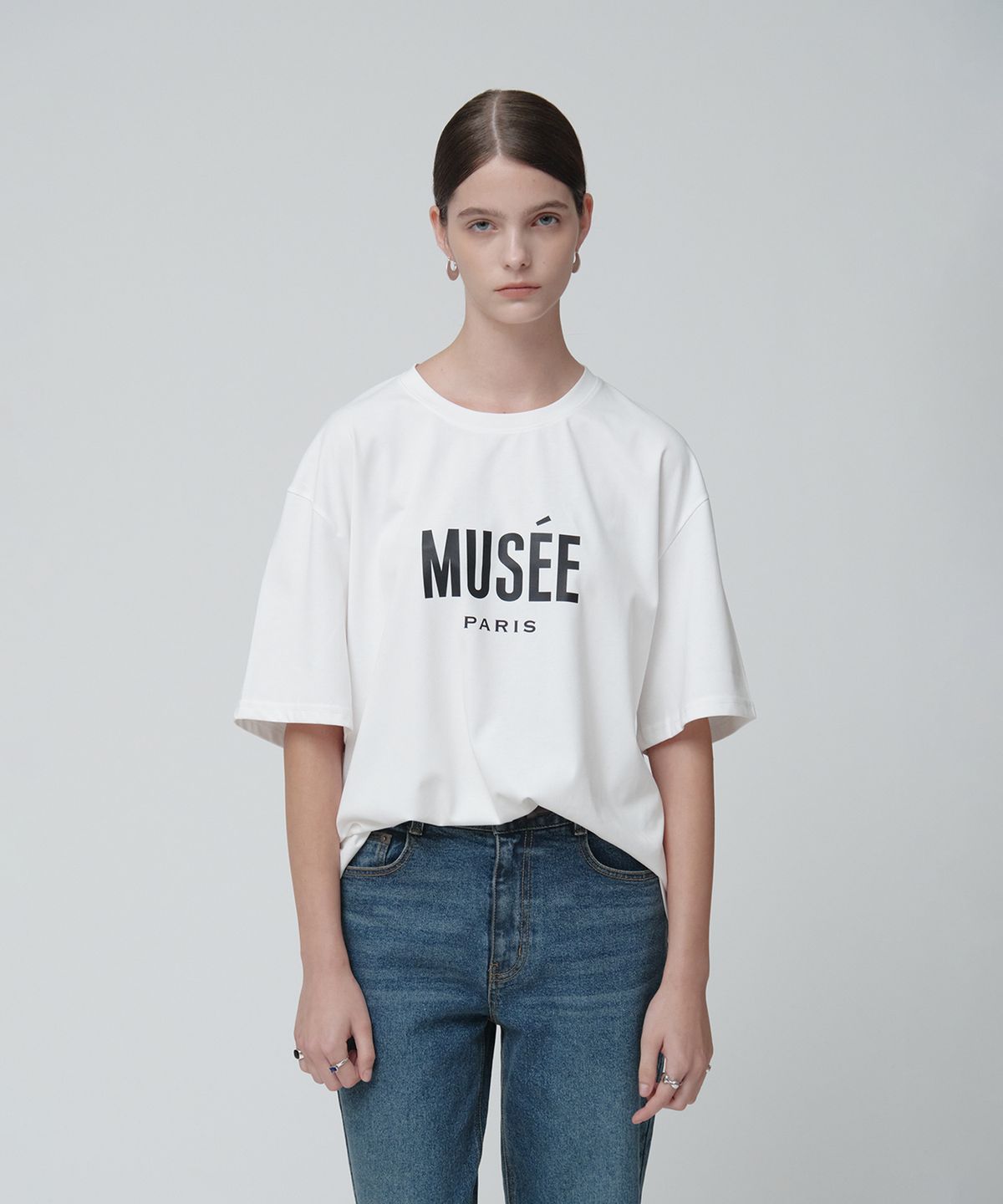 뮤제(MUSEE) MUSEE Logo Oversized Essentiel T-Shirt_White