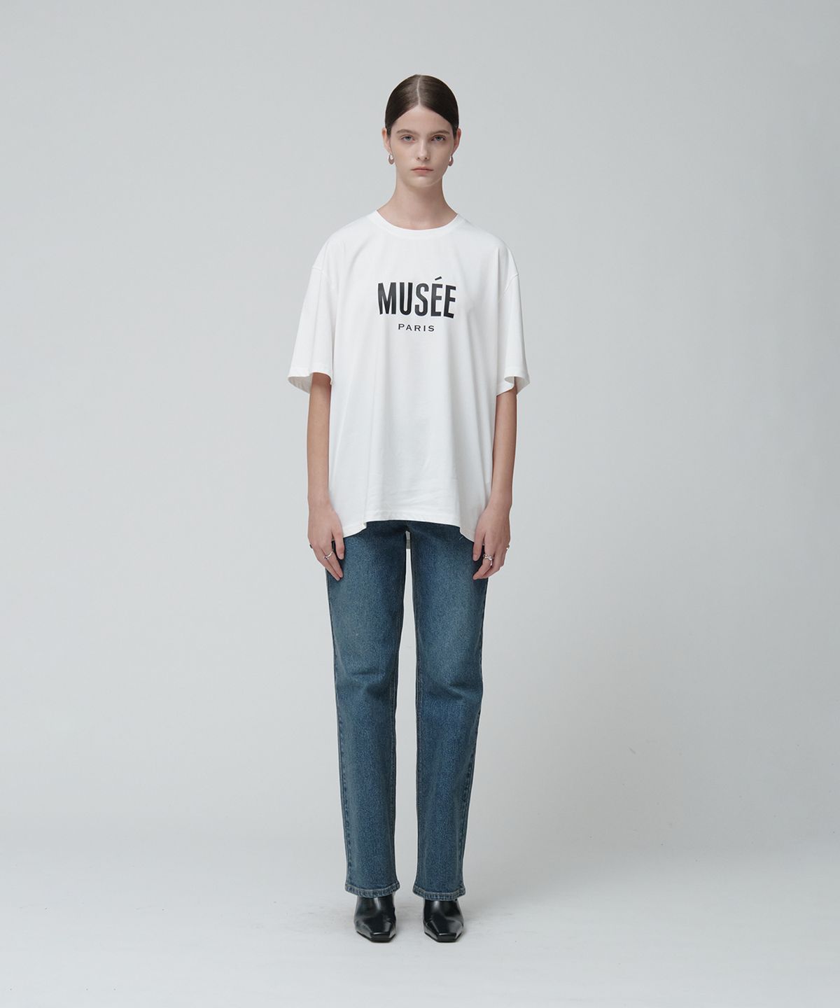 뮤제(MUSEE) MUSEE Logo Oversized Essentiel T-Shirt_White