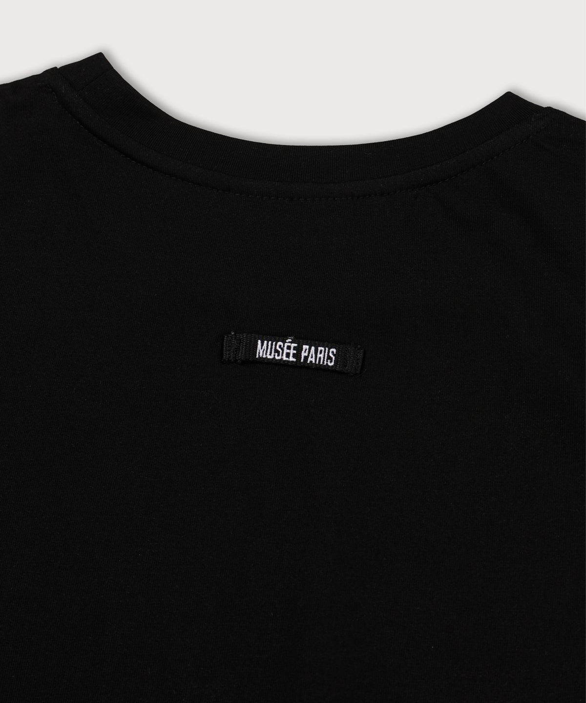 뮤제(MUSEE) MUSEE Logo Standard Fit Essentiel T-Shirt_Black