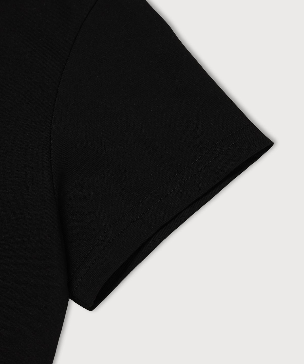 뮤제(MUSEE) MUSEE Logo Standard Fit Essentiel T-Shirt_Black