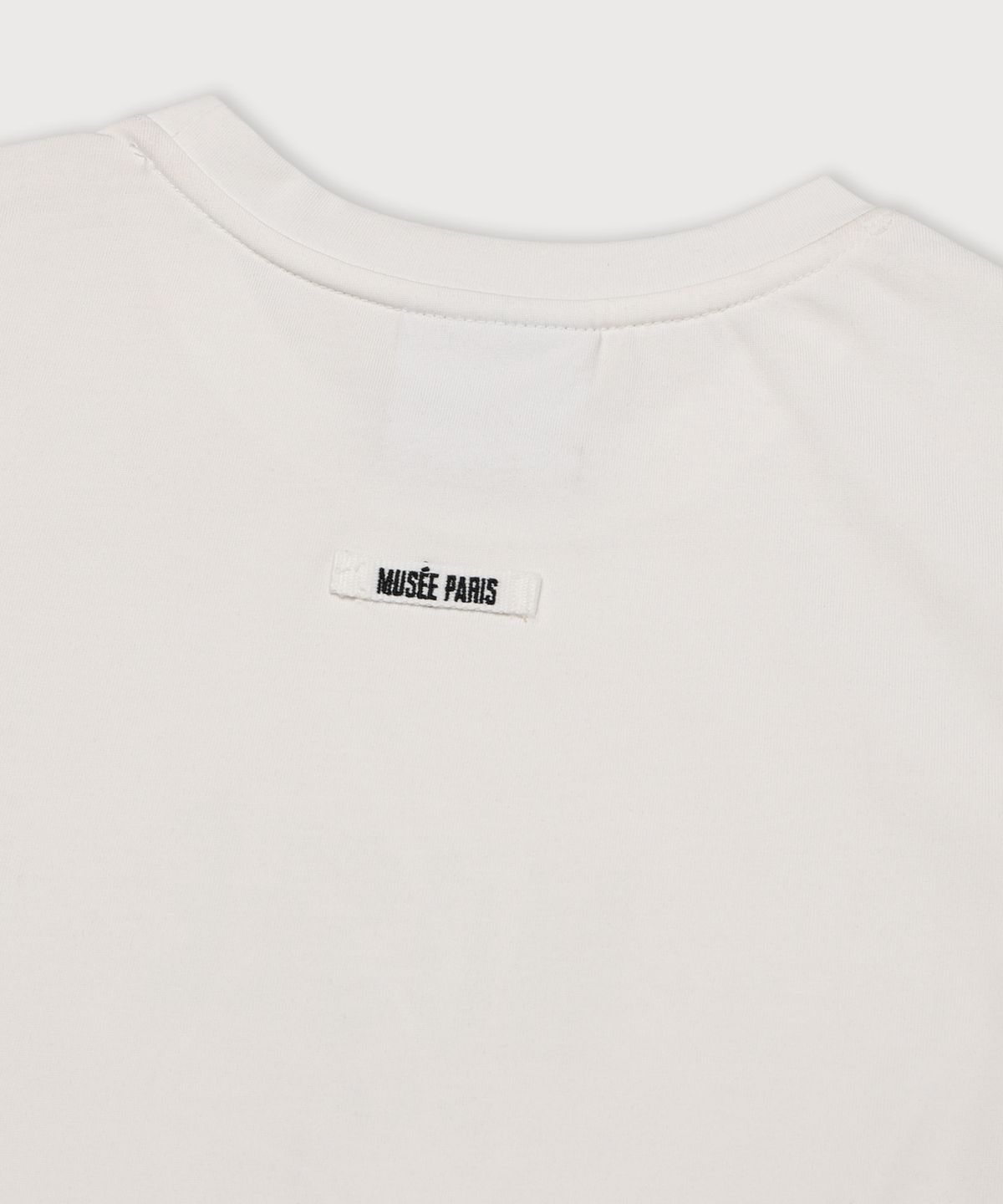 뮤제(MUSEE) MUSEE Logo Standard Fit Essentiel T-Shirt_White