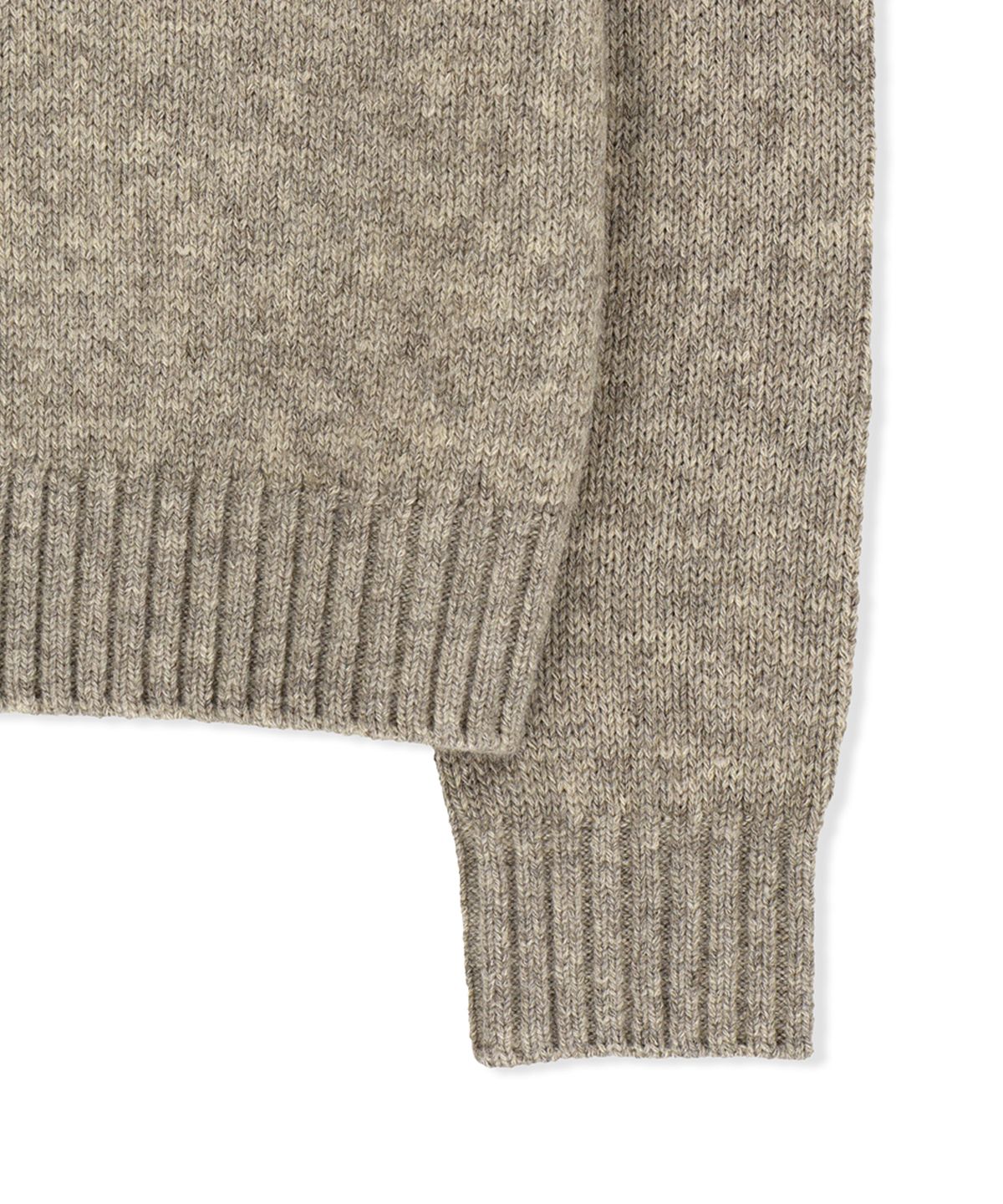 마뗑킴(MATIN KIM) MATIN BUTTON POINT HENLEY NECK LOGO KNIT TOP IN BEIGE
