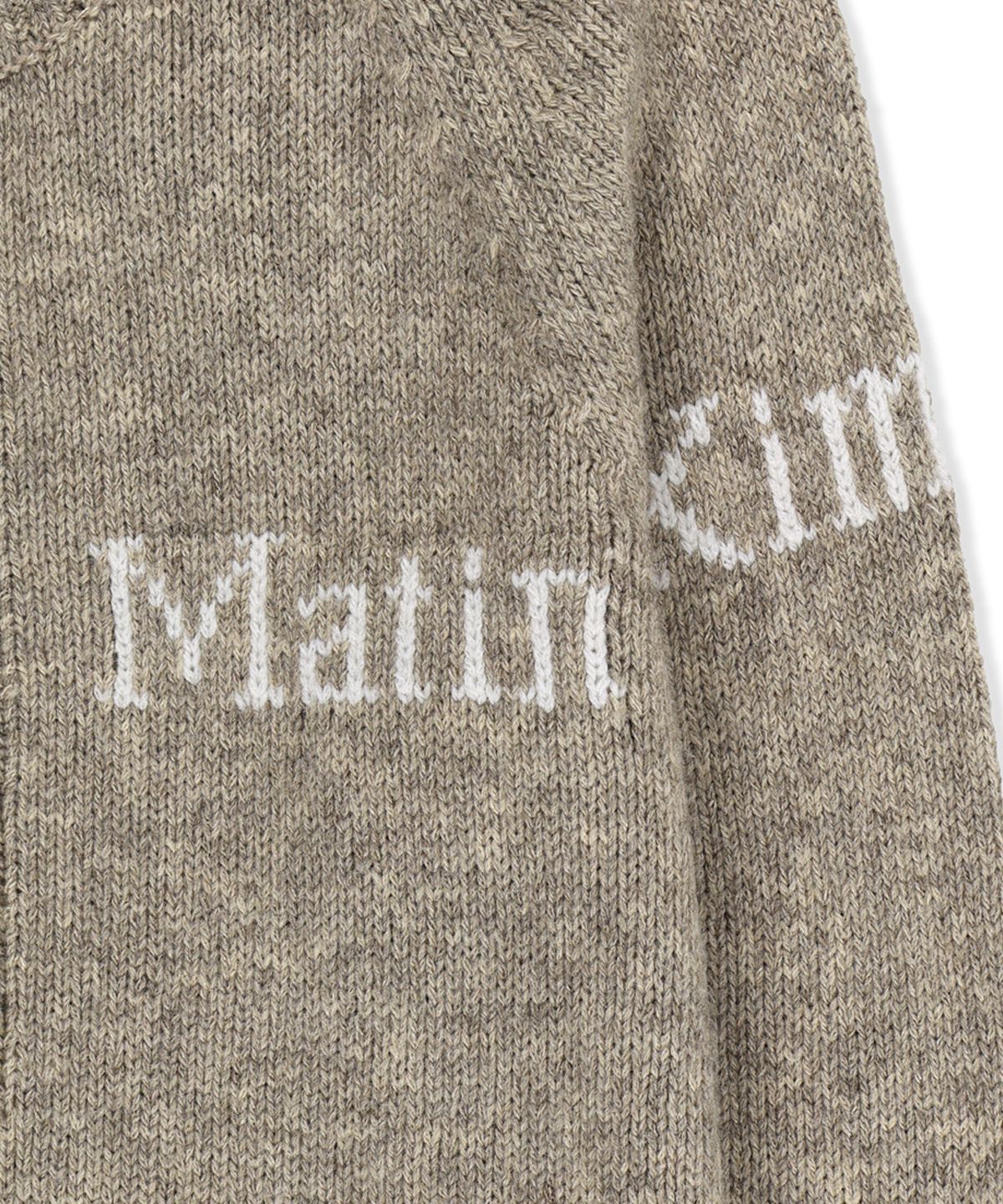 마뗑킴(MATIN KIM) MATIN BUTTON POINT HENLEY NECK LOGO KNIT TOP IN BEIGE
