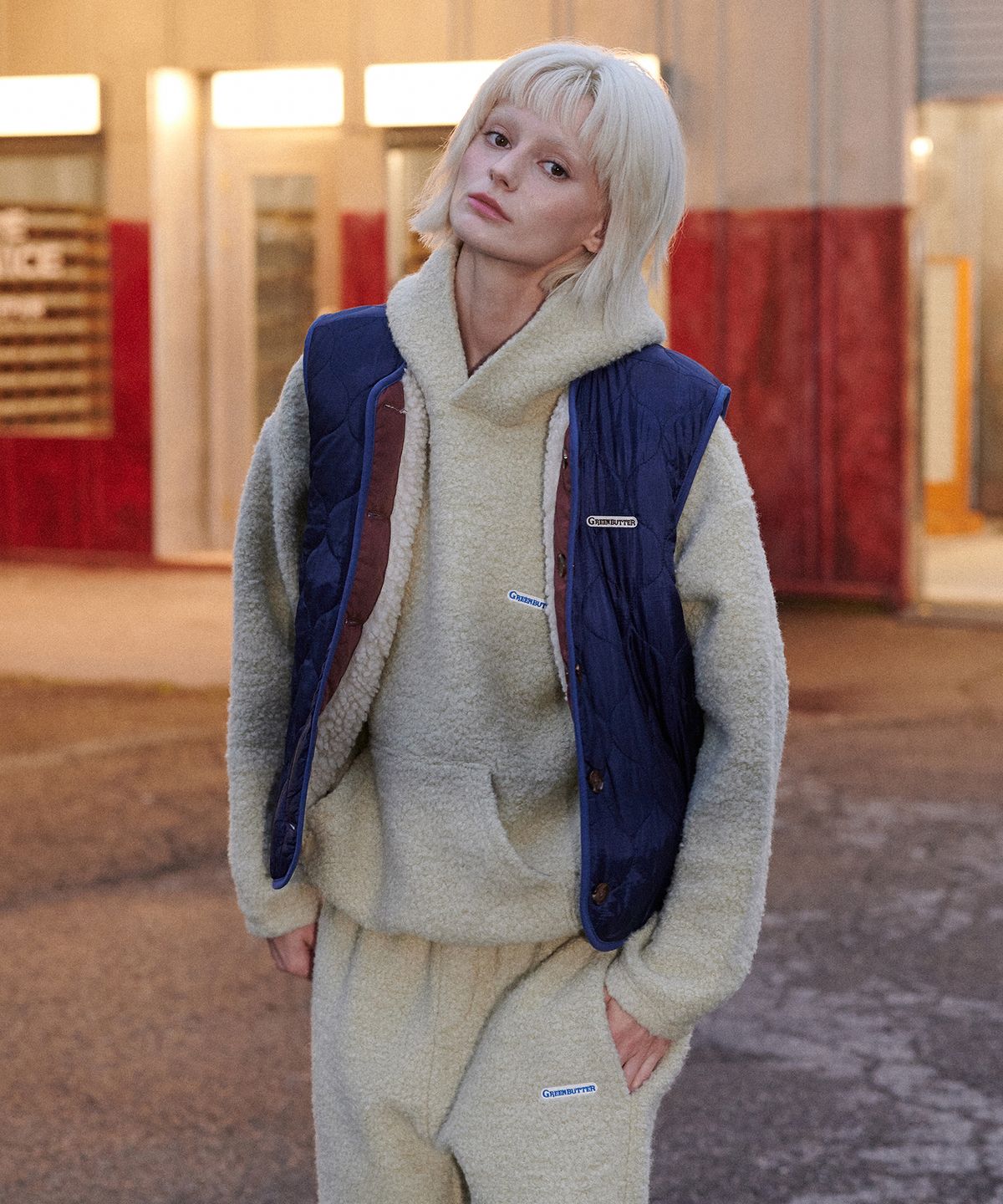 그린버터(GREENBUTTER) Reversible Shearling Quilted Vest (Navy)