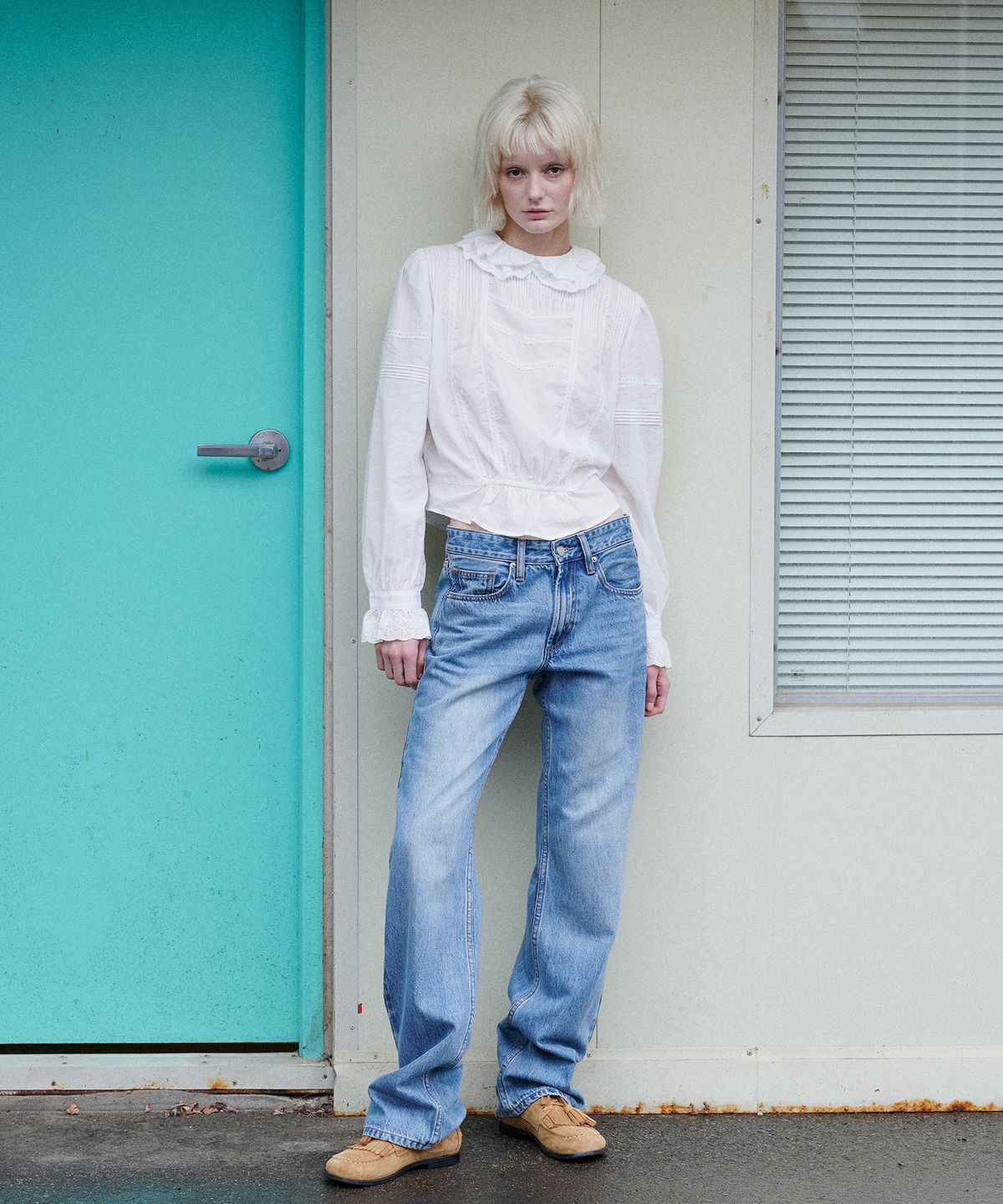 그린버터(GREENBUTTER) Rosette Lace Pintuck Blouse (Ivory)