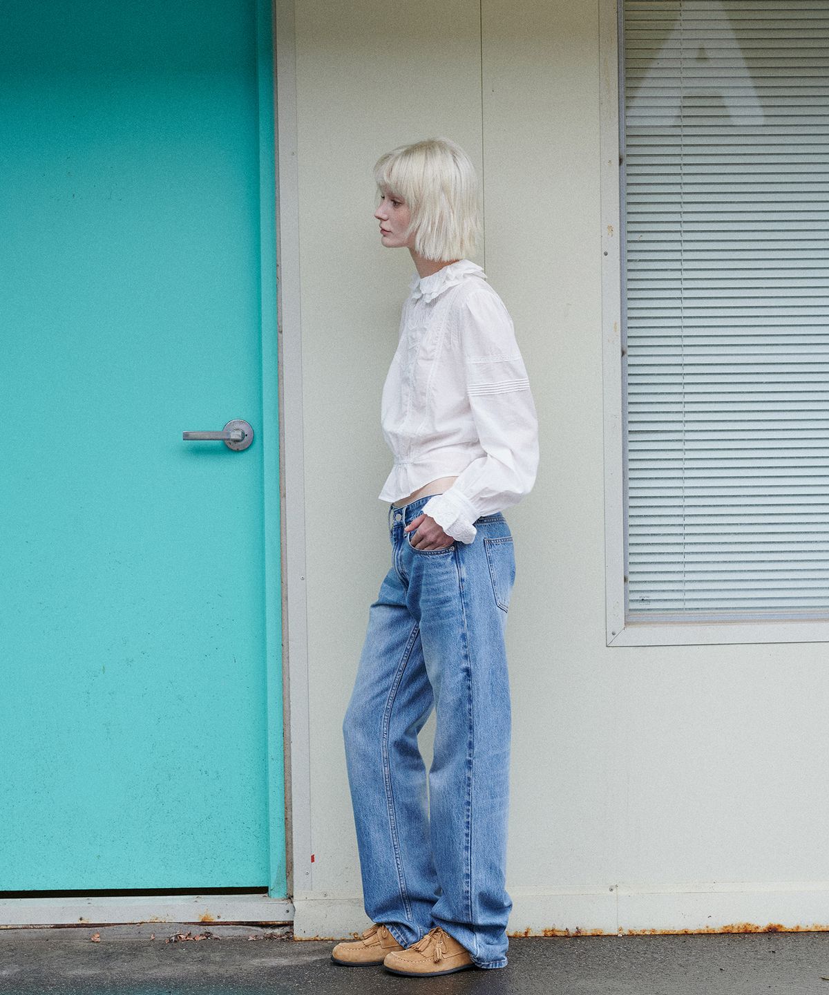 그린버터(GREENBUTTER) Rosette Lace Pintuck Blouse (Ivory)