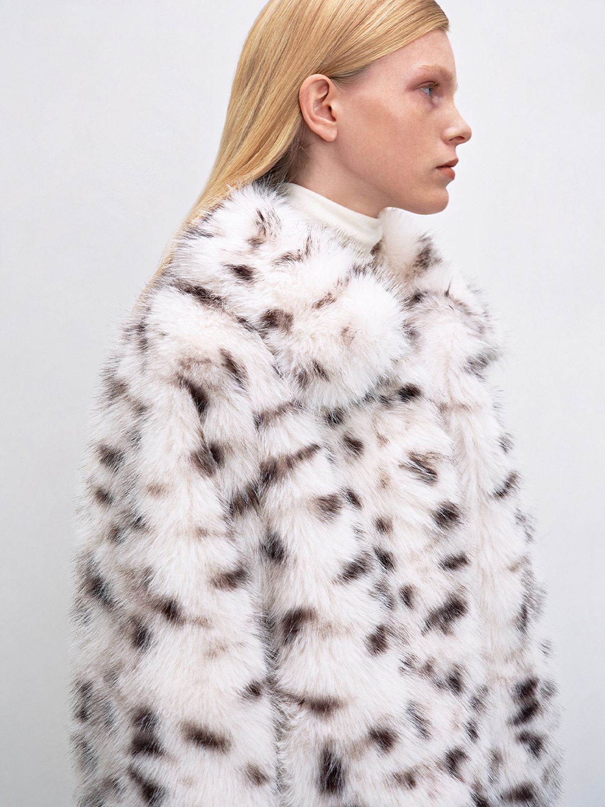 해브레스(HAVELESS) HAILEE FAUX FUR JACKET DALMATIAN