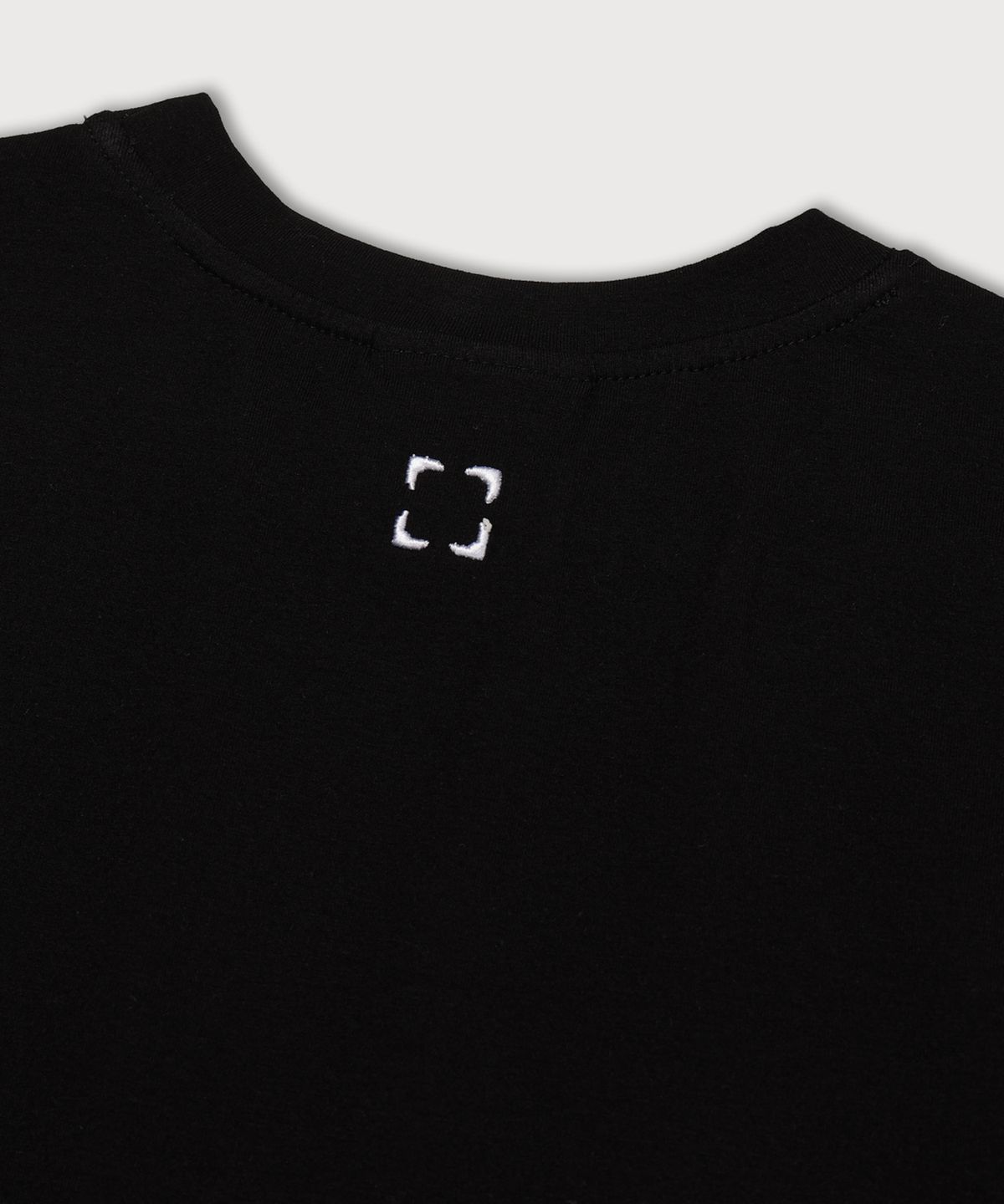 뮤제(MUSEE) MUSEE Logo Slim Fit Essentiel T-Shirt_Black