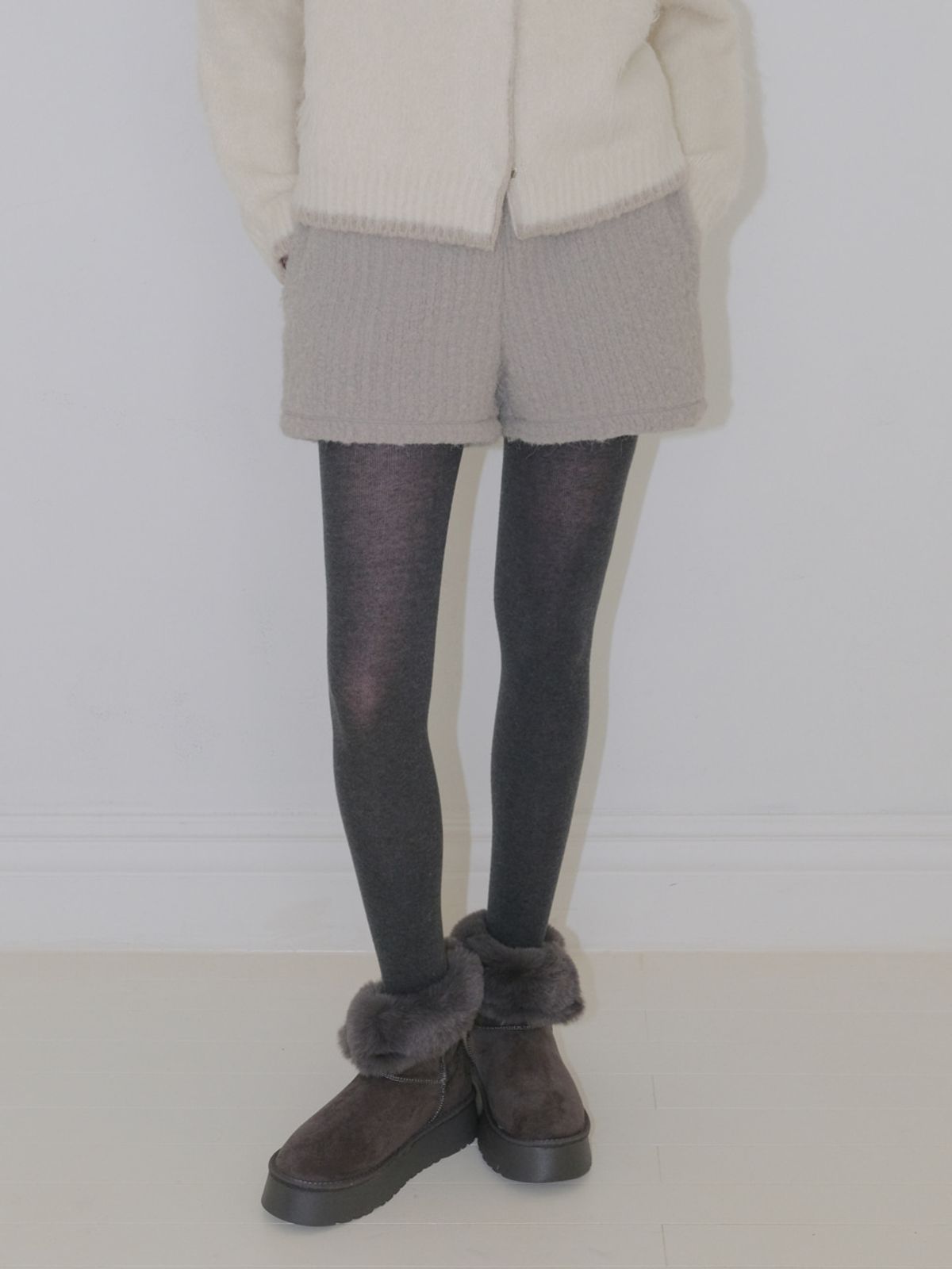 에트몽(ETMON) Fluffy Banding Short Pants, Warm Grey