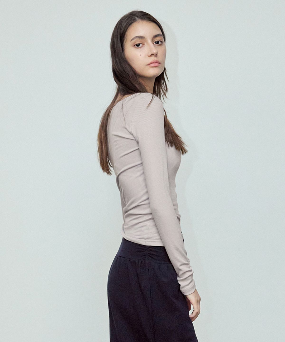 데비웨어(DEVIWEAR) 엔 슬릿 롱슬리브 DEVI-T0138-모브그레이
