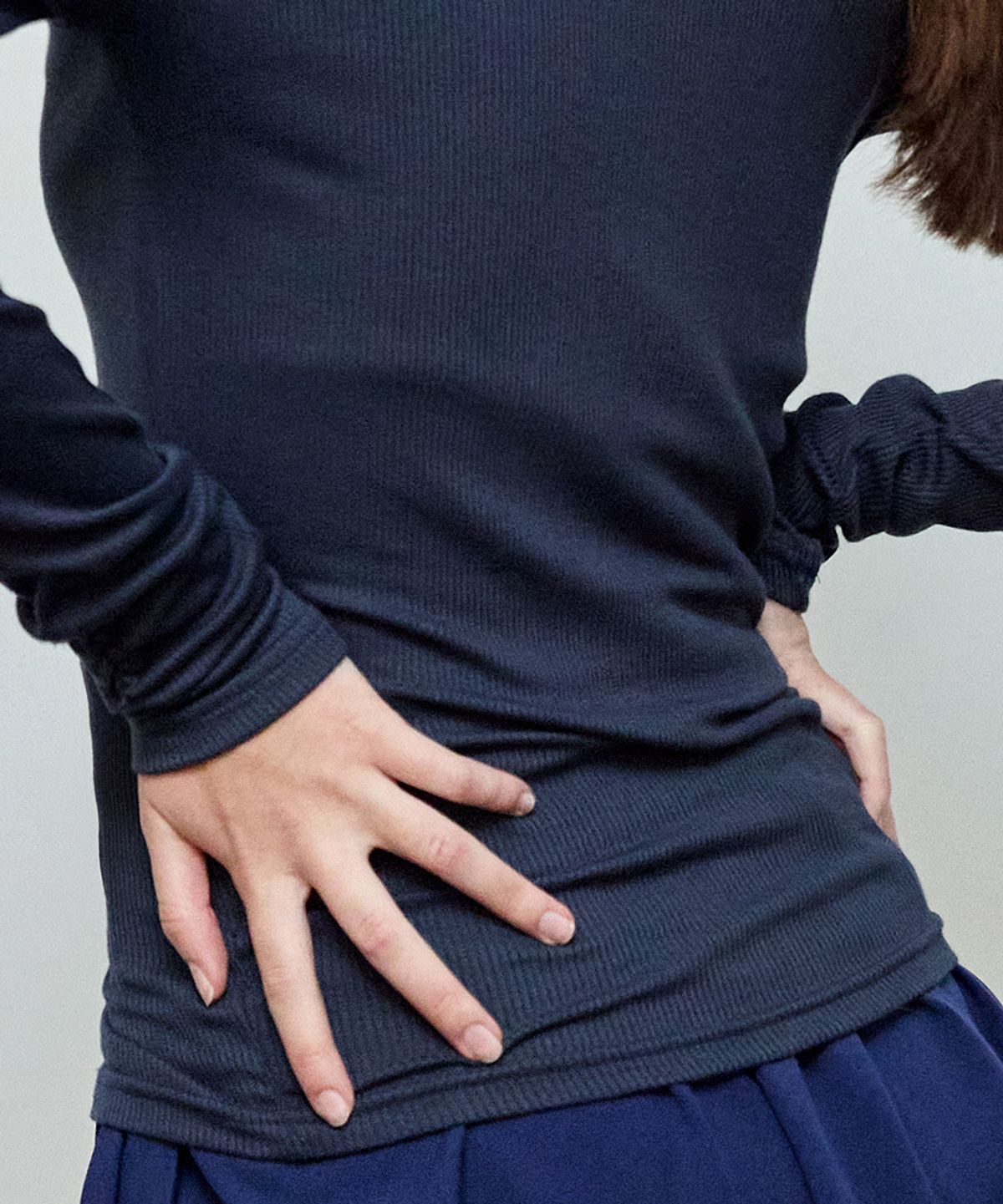 데비웨어(DEVIWEAR) 엔 슬릿 롱슬리브 DEVI-T0138-네이비