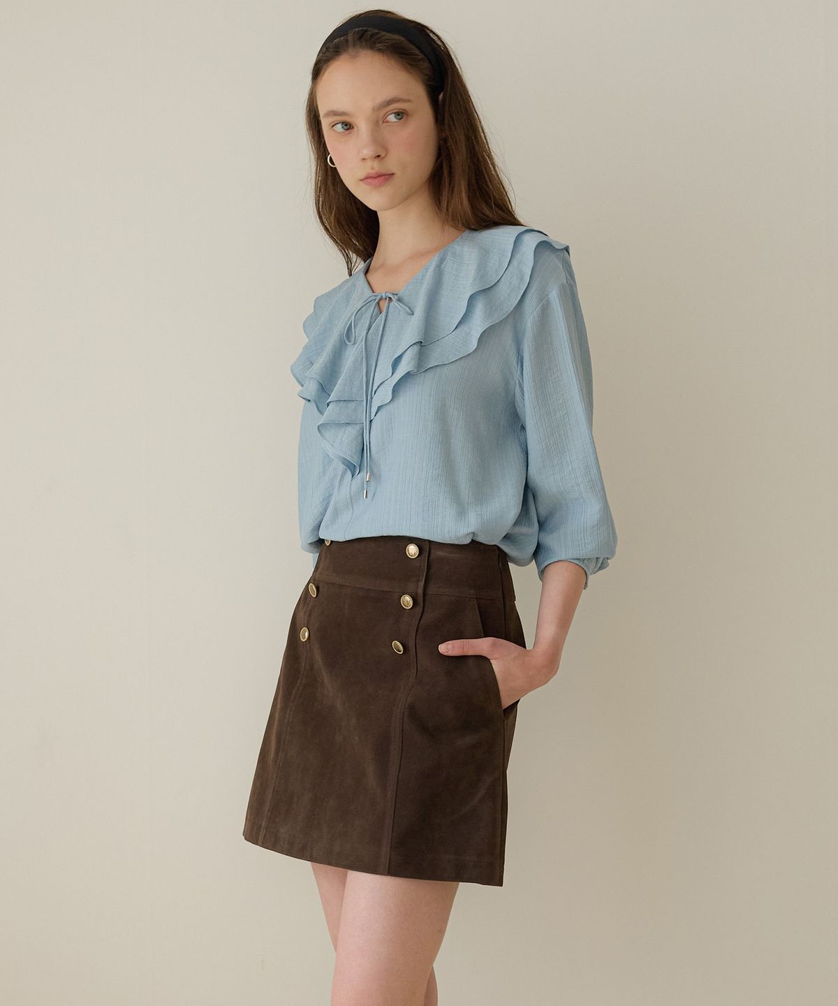 올리브 데 올리브(OLIVE DES OLIVE) 버튼 장식 스웨이드 스커트 OL5AS8010
