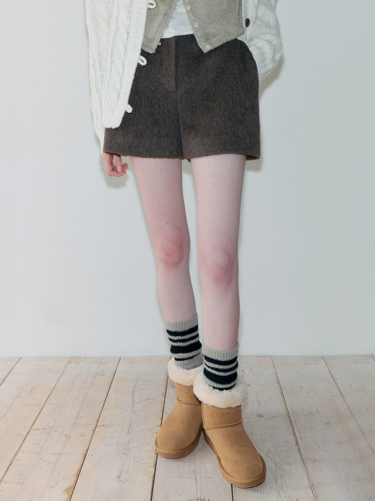 에트몽(ETMON) Wool Basic Short Pants, Brown