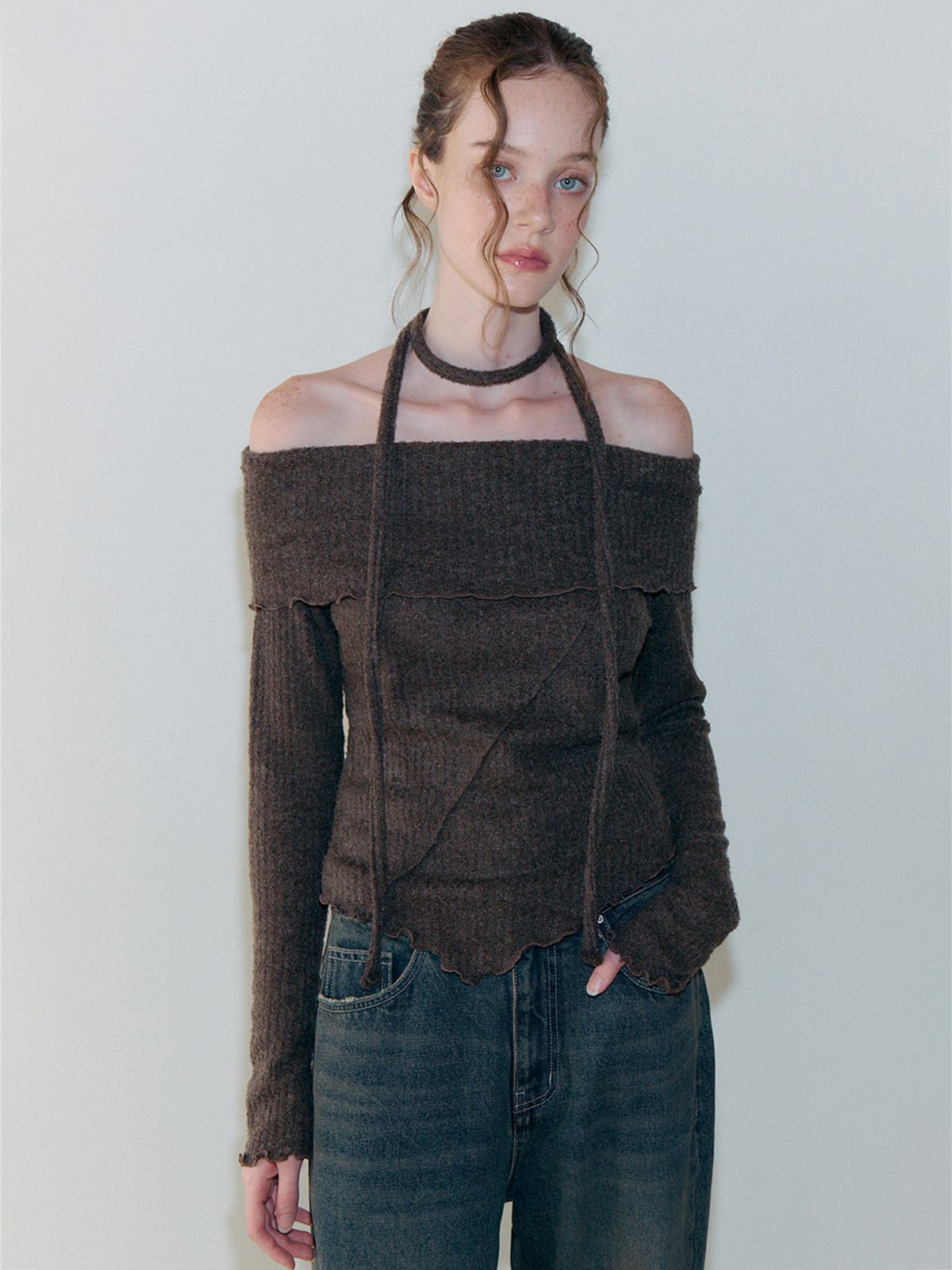 에트몽(ETMON) Tie Off Shoulder T-Shirt, Brown