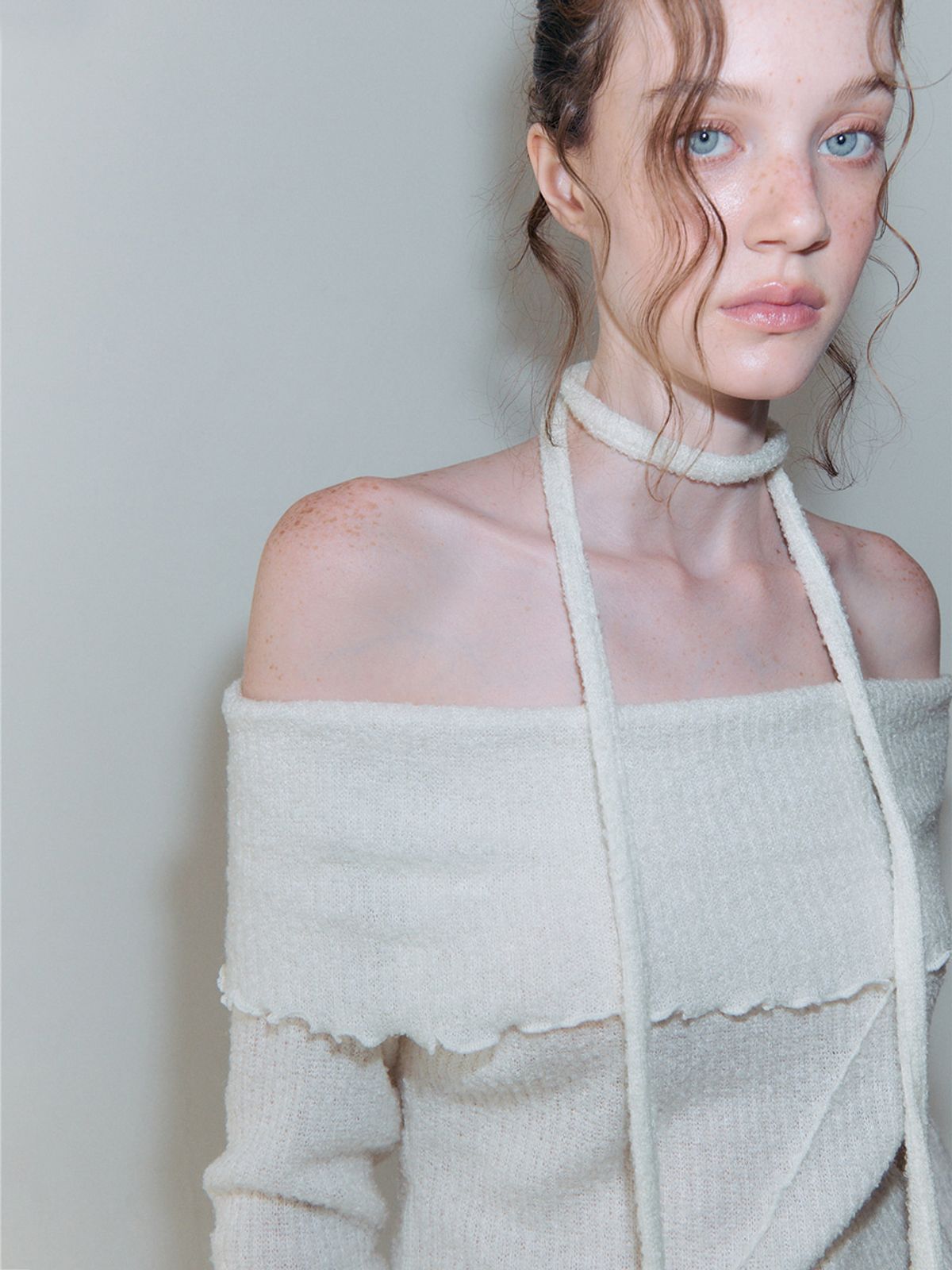 에트몽(ETMON) Tie Off Shoulder T-Shirt, Ivory
