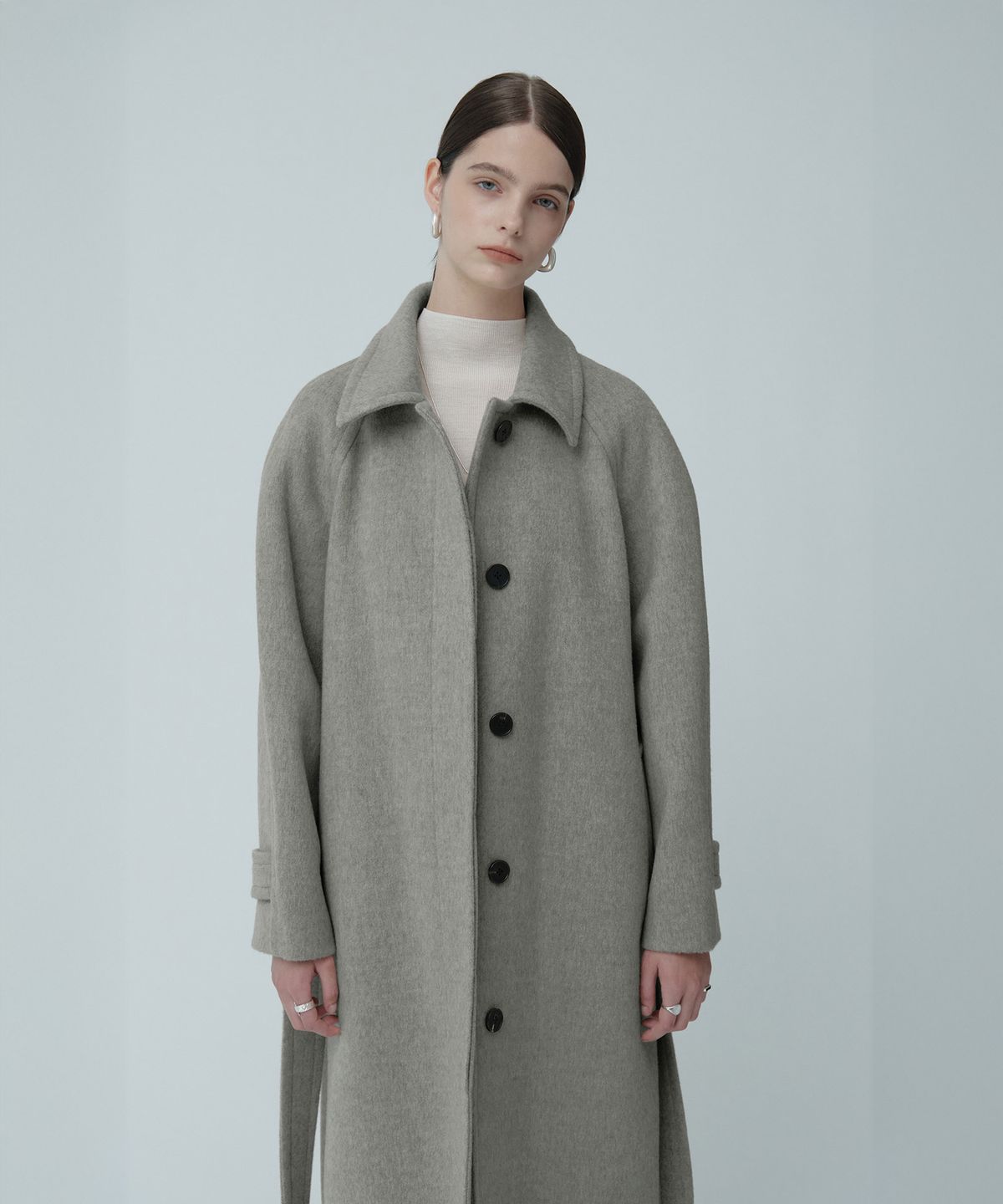 뮤제(MUSEE) NOIR Belted Balmacaan Merino Wool Coat_Gray