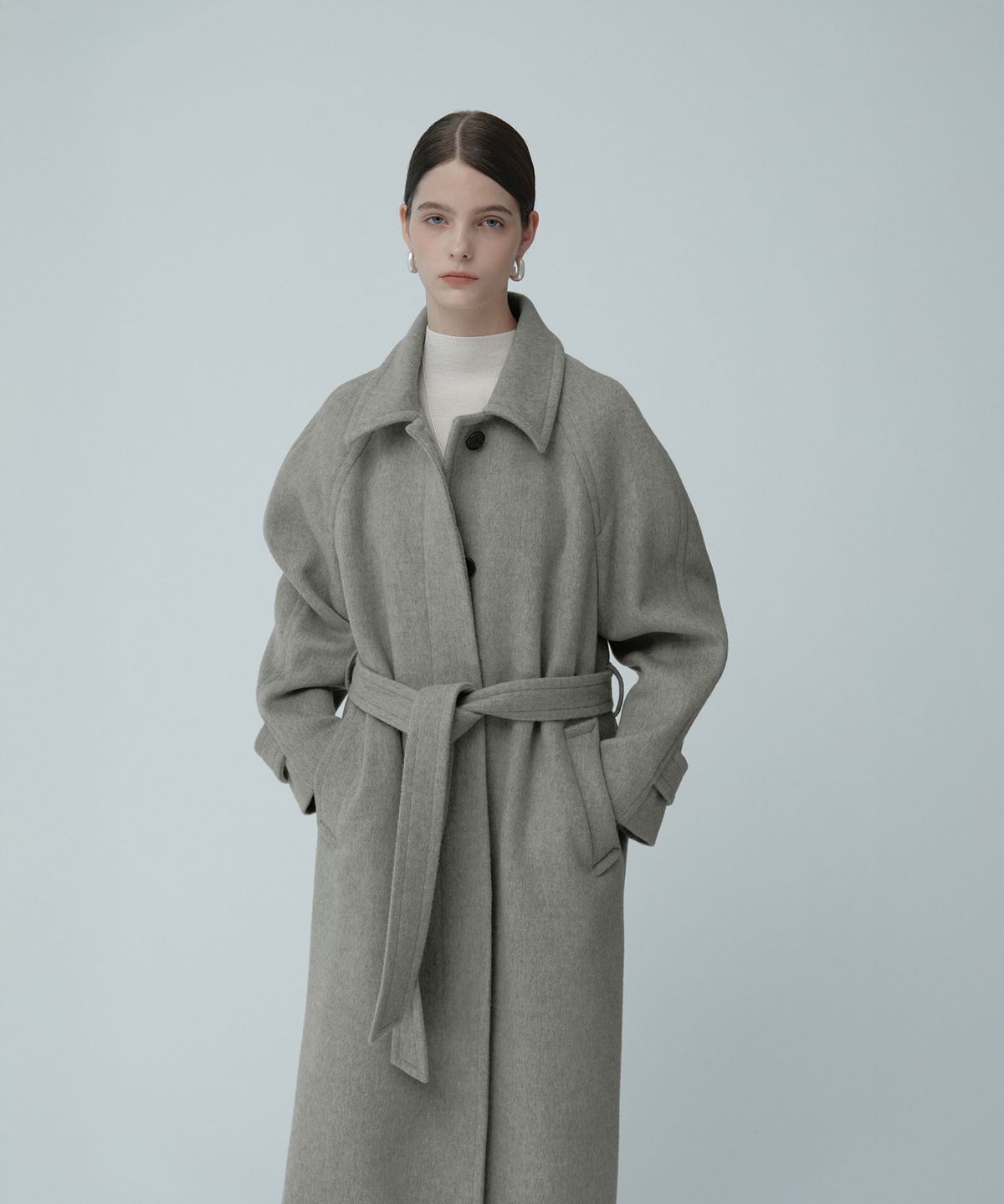 뮤제(MUSEE) NOIR Belted Balmacaan Merino Wool Coat_Gray