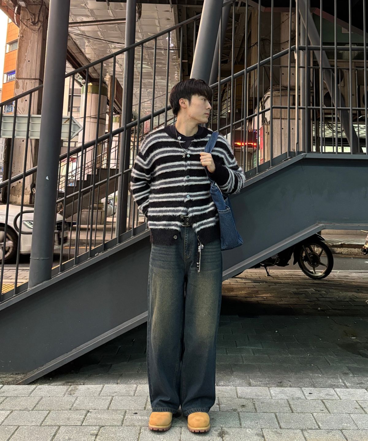 게인스보로(GAINSBORO) 시그니처 스틸 와이드 데님 팬츠_옐로우 딥 블루