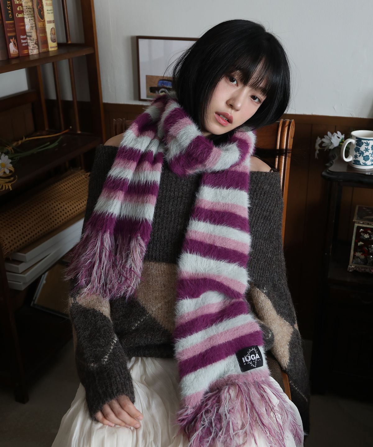 이우가마카라스(IUGAMAKARAS) Striped Hairy Bold Muffler (Magenta)