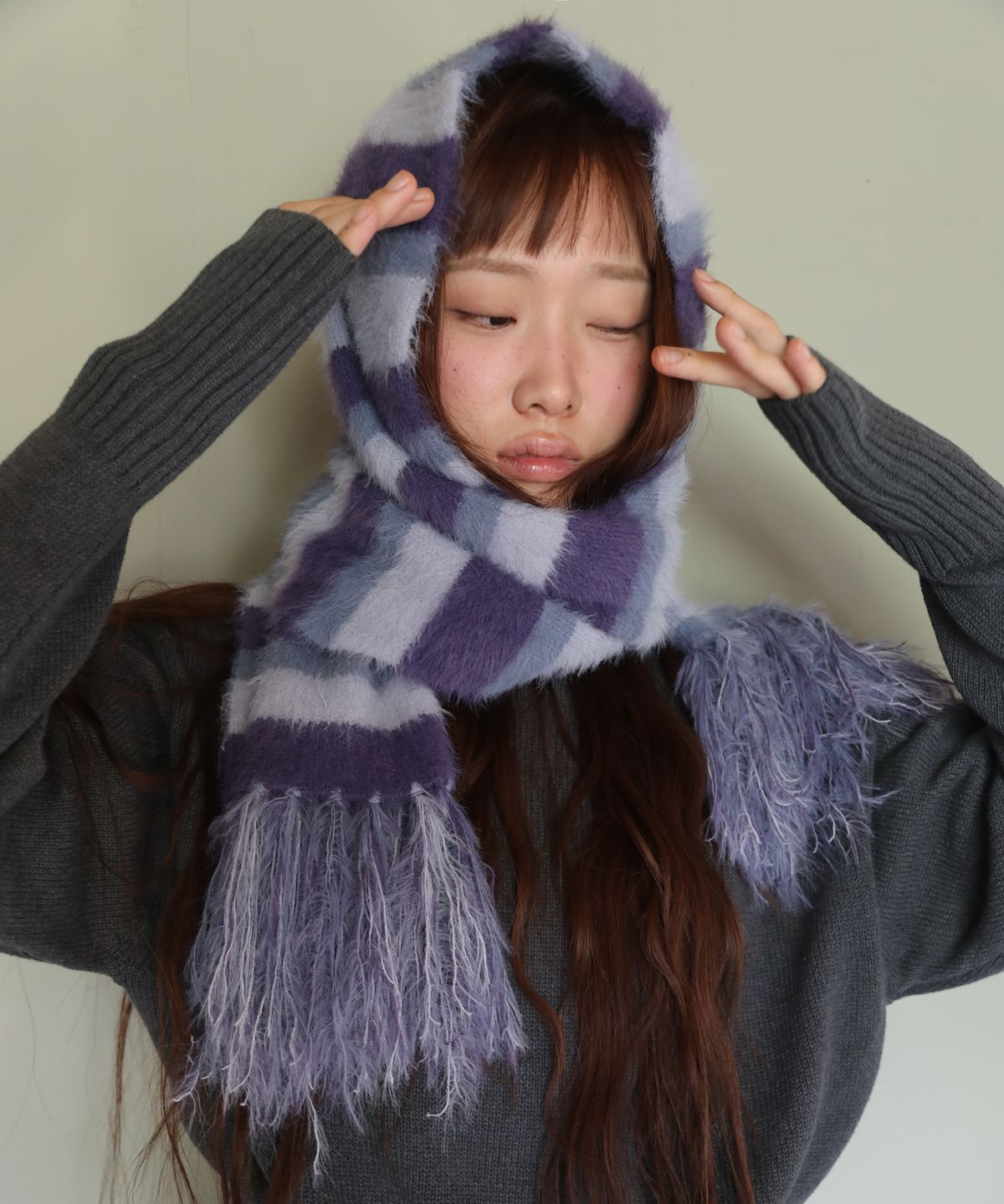 이우가마카라스(IUGAMAKARAS) Striped Hairy Bold Muffler (Light Purple)