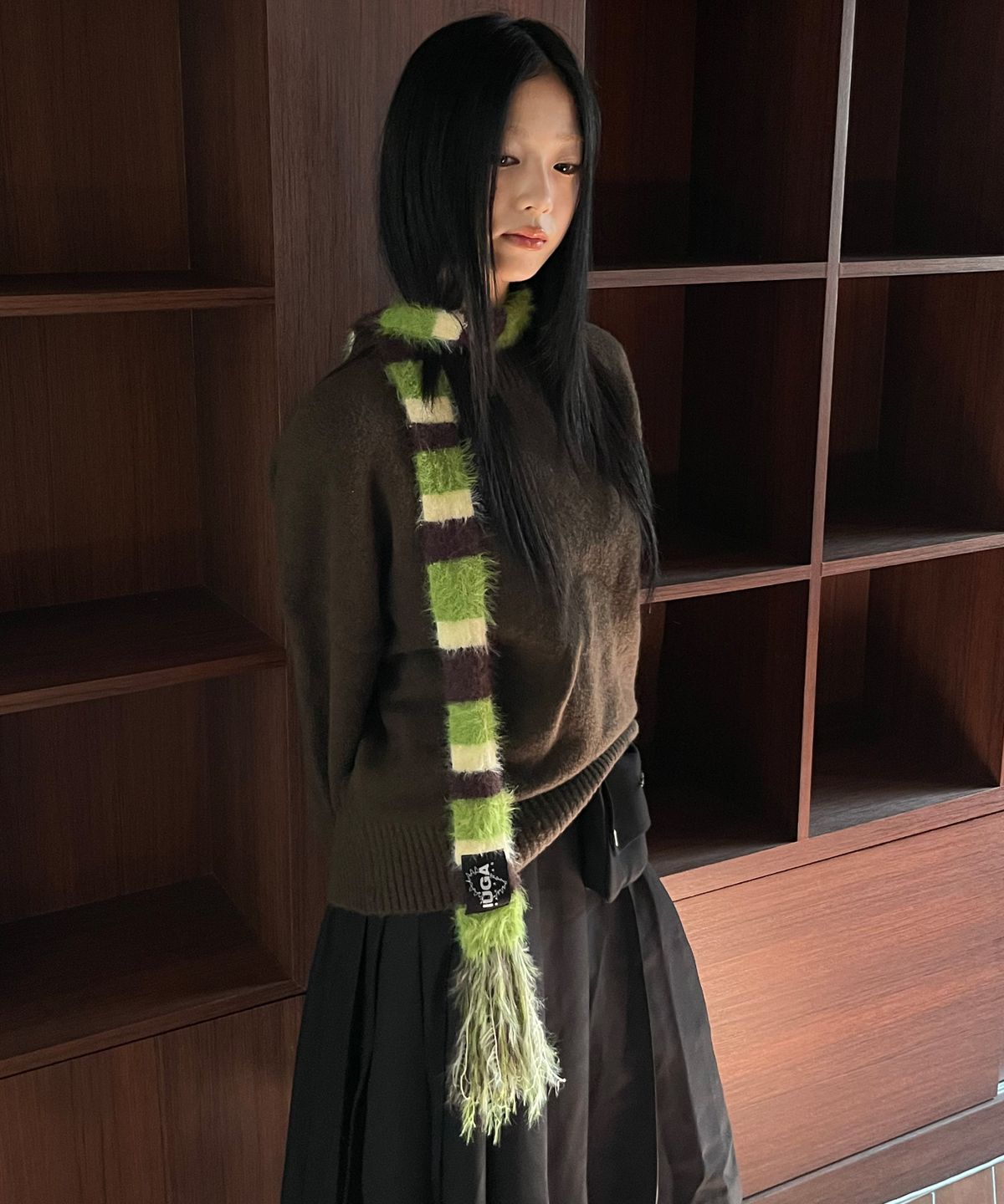이우가마카라스(IUGAMAKARAS) Striped Hairy Skinny Muffler (Green)