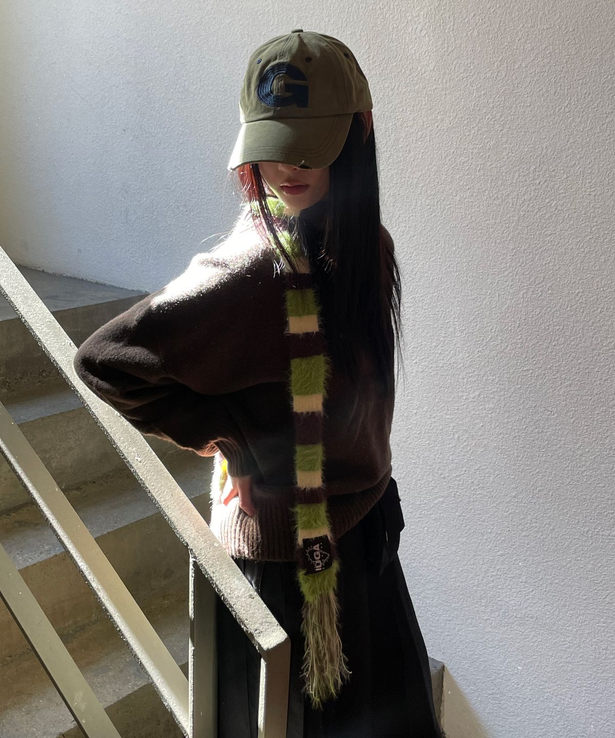 이우가마카라스(IUGAMAKARAS) Striped Hairy Skinny Muffler (Green)