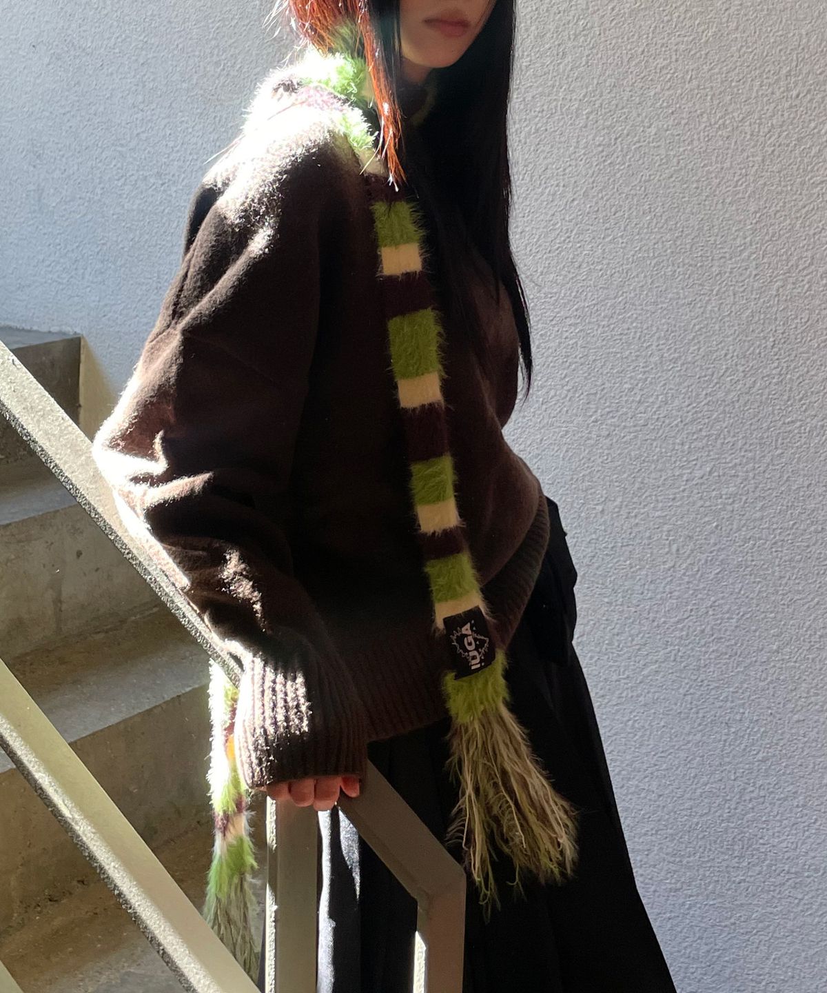 이우가마카라스(IUGAMAKARAS) Striped Hairy Skinny Muffler (Green)