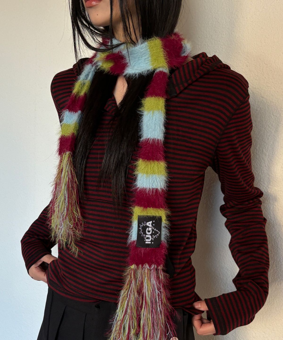 이우가마카라스(IUGAMAKARAS) Striped Hairy Skinny Muffler (Burgundy)