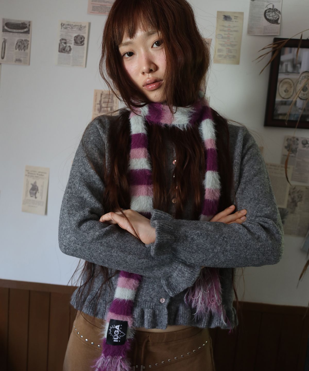 이우가마카라스(IUGAMAKARAS) Striped Hairy Skinny Muffler (Magenta)