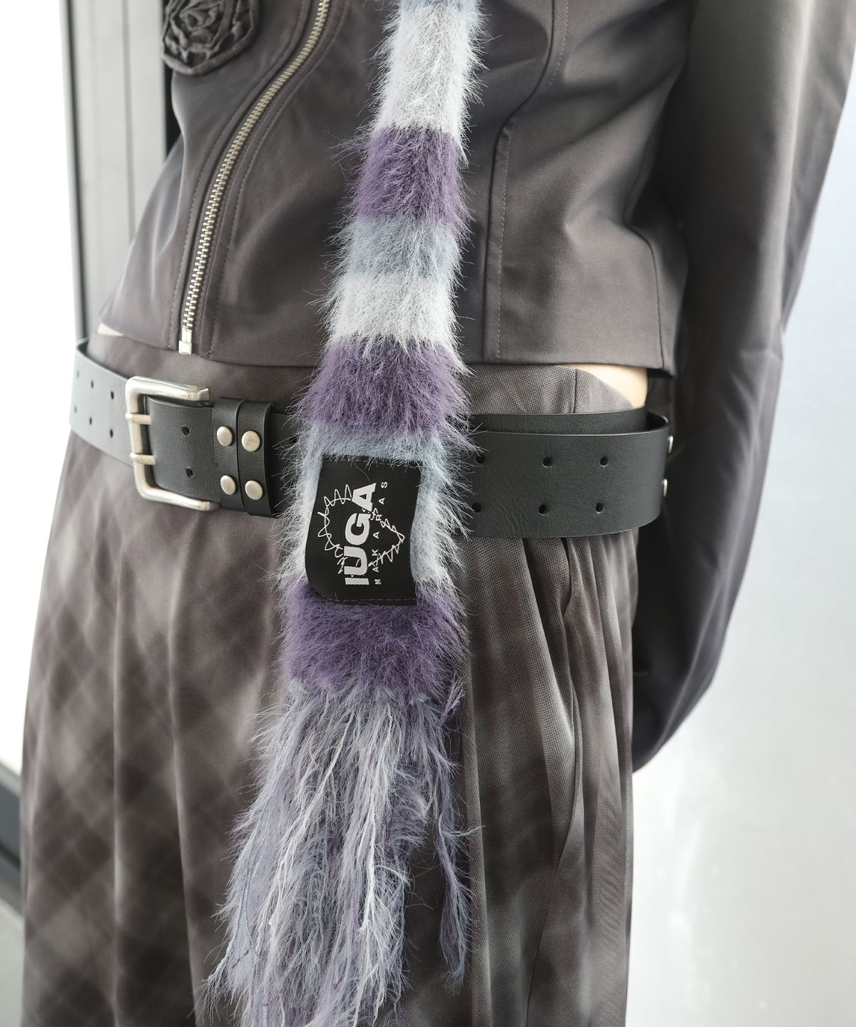이우가마카라스(IUGAMAKARAS) Striped Hairy Skinny Muffler (Light Purple)