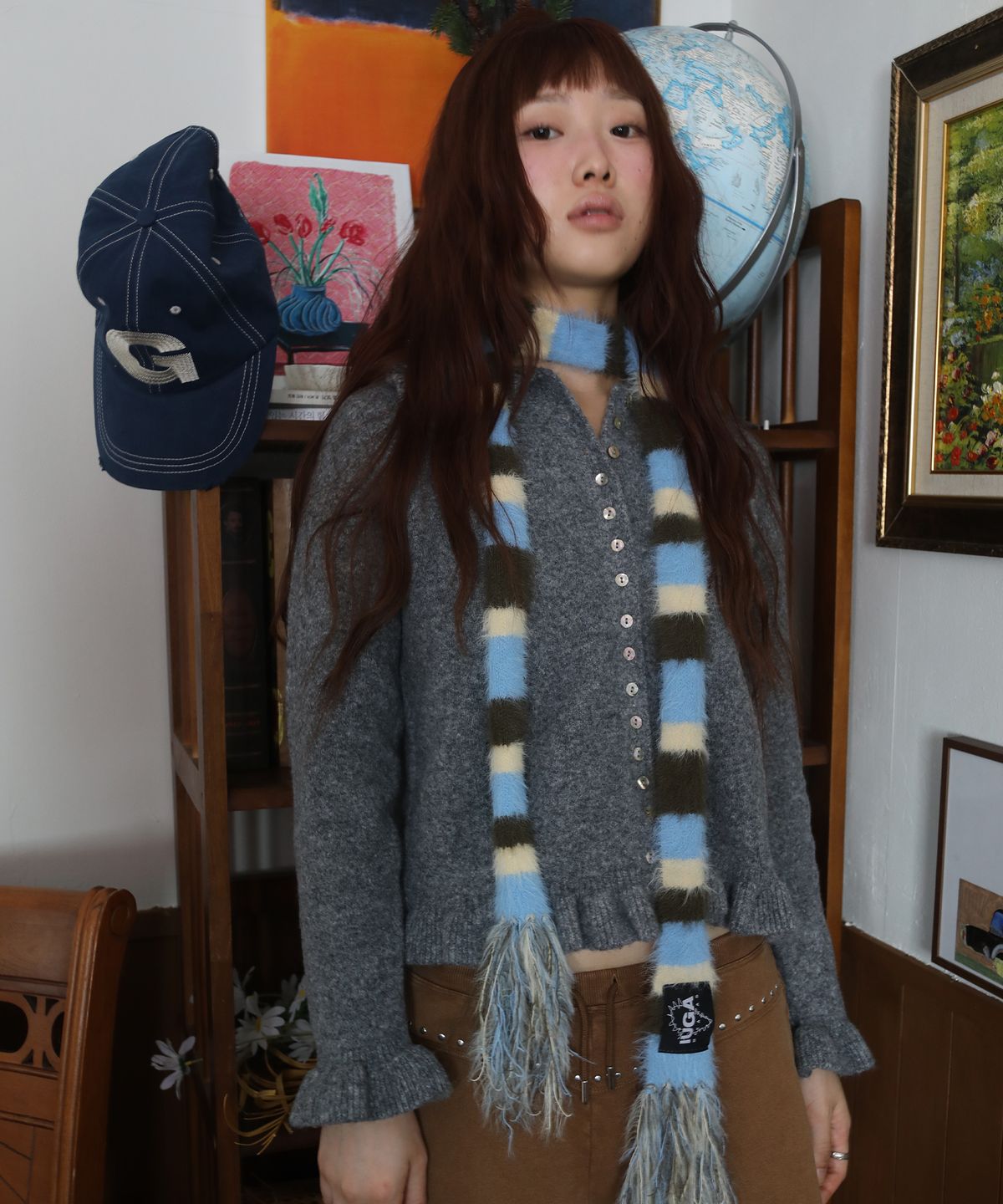 이우가마카라스(IUGAMAKARAS) Striped Hairy Skinny Muffler (Sky Blue)
