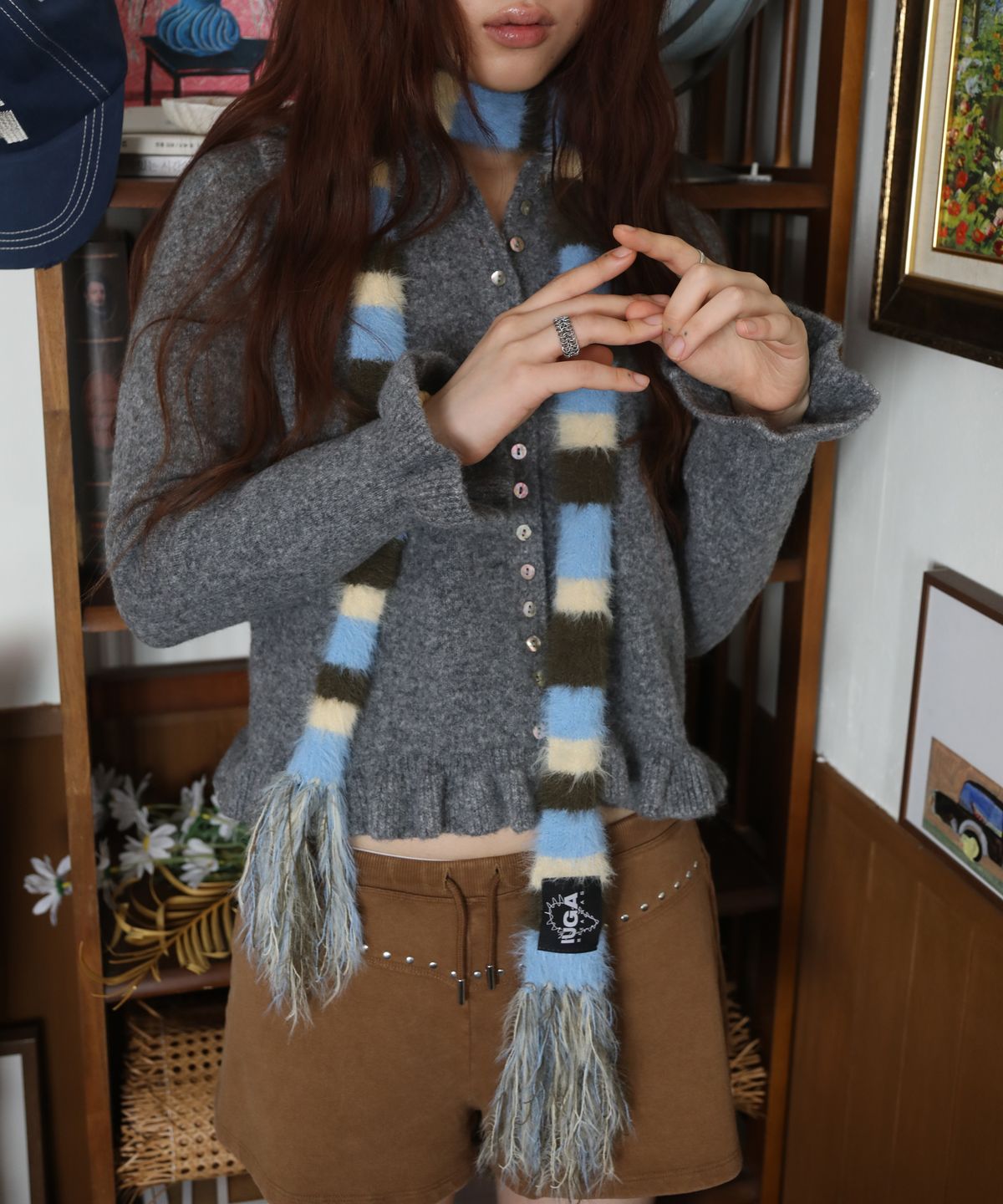 이우가마카라스(IUGAMAKARAS) Striped Hairy Skinny Muffler (Sky Blue)