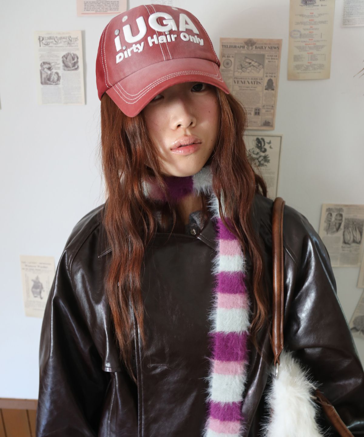 이우가마카라스(IUGAMAKARAS) Washed Embroidery Ball Cap (Pink)