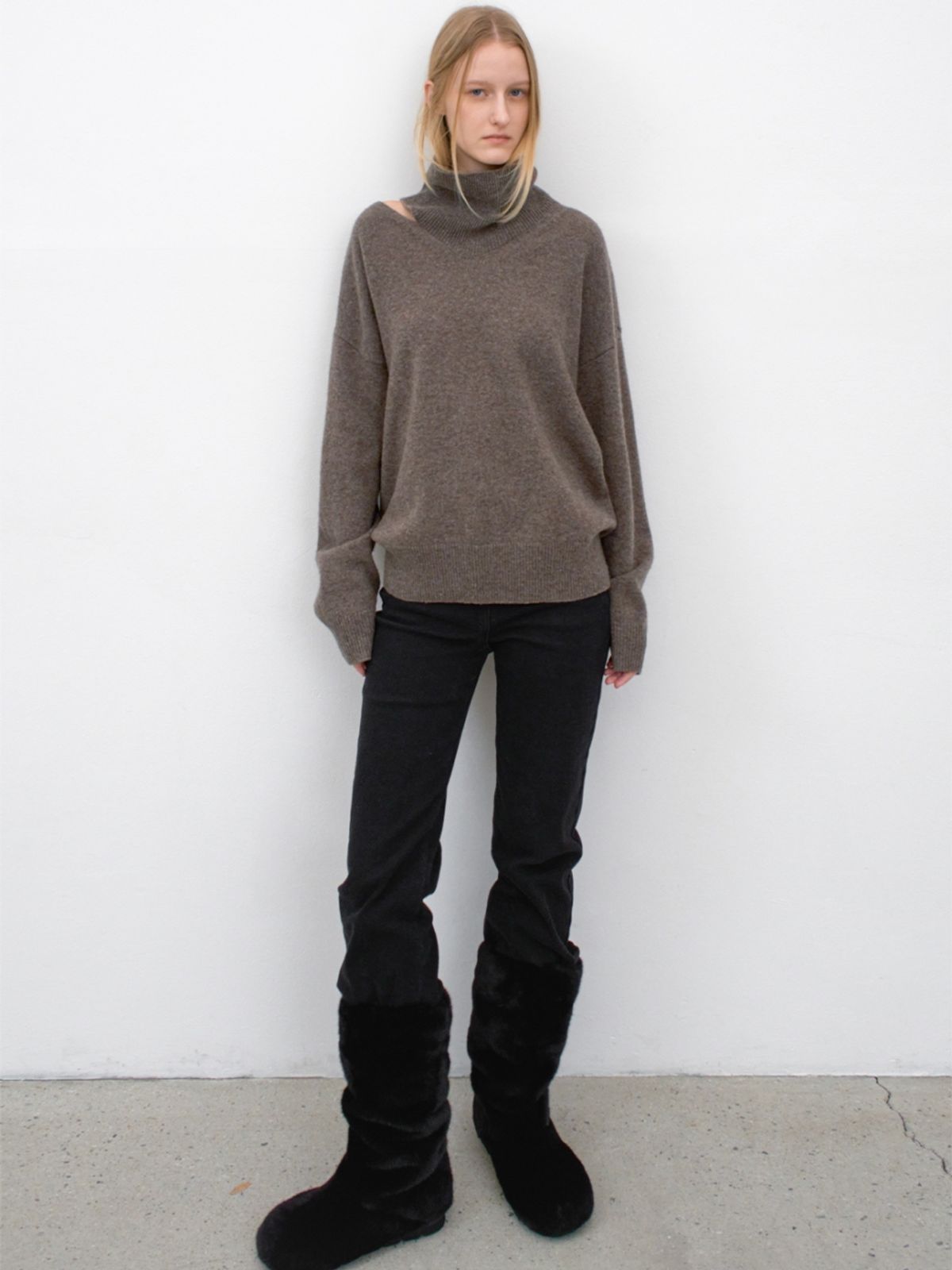 아틀리에 나인(ATELIER NAIN) YAK BLENDED CUT OUT HIGH NECK KNIT (T-7143)