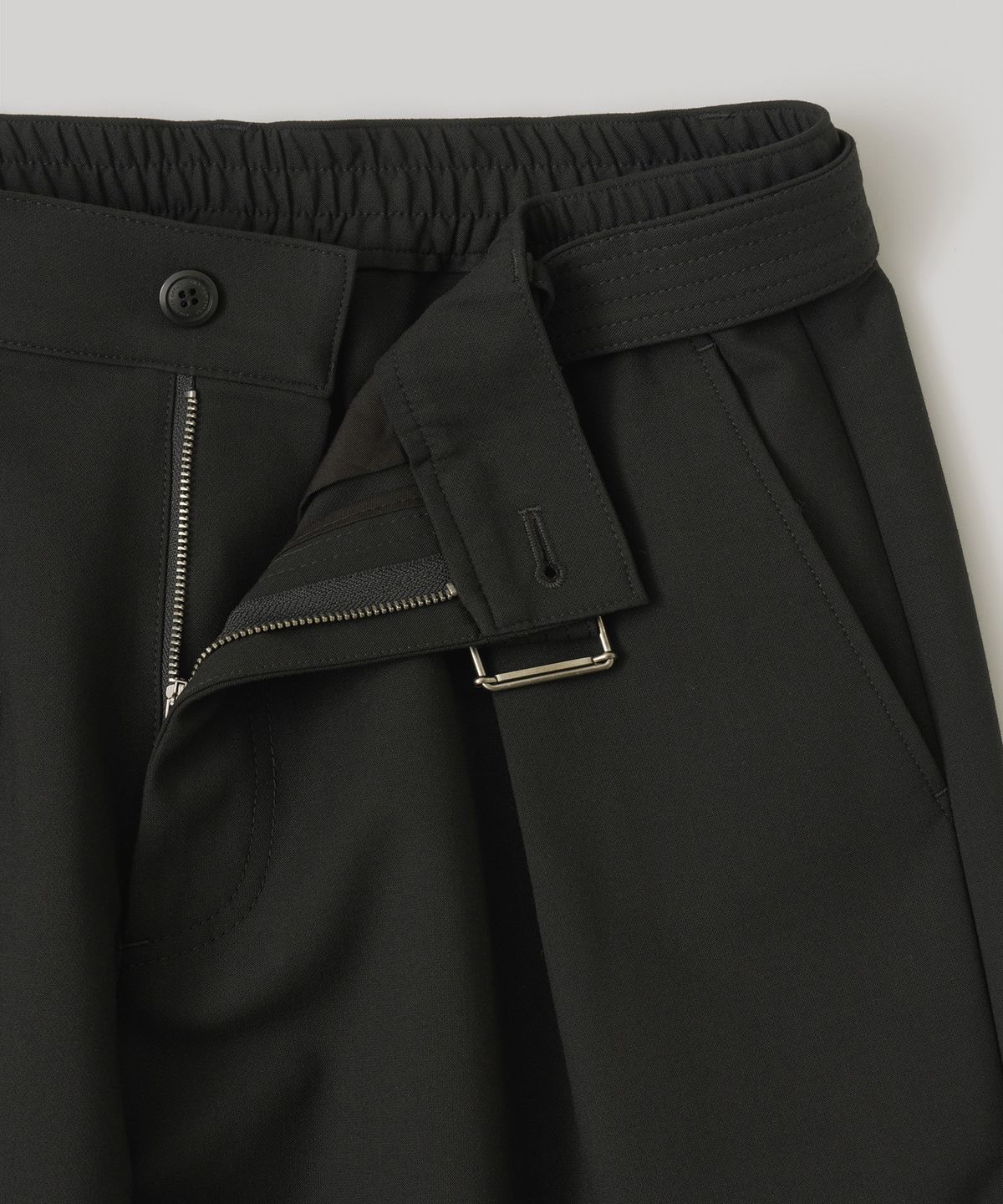 어나더 오피스(ANOTHER OFFICE) Structure Curved Slacks (Black)