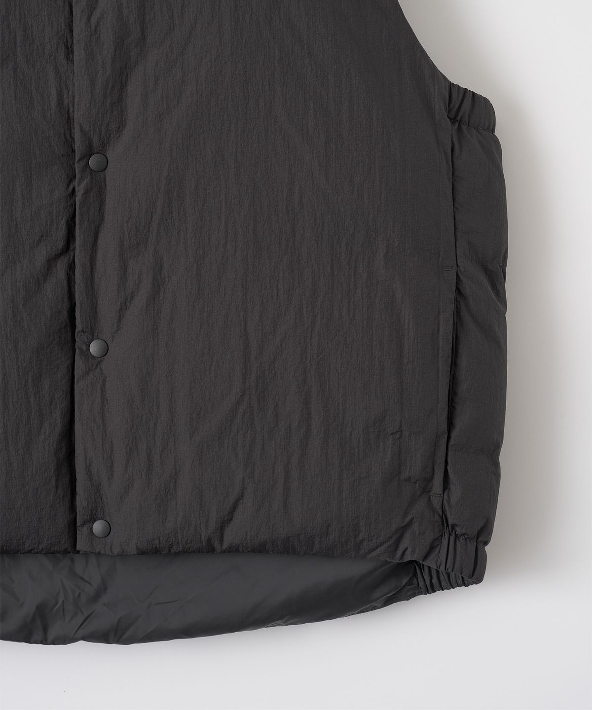 어나더 오피스(ANOTHER OFFICE) Layer Down Vest (Almost Black)