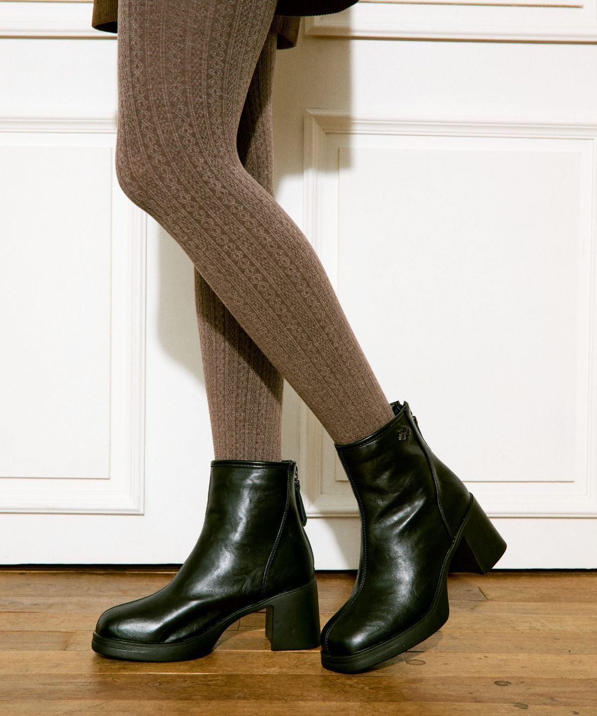 스퍼(SPUR) Valen Square Toe 앵클 부츠 7.5cm -VA9010 (2color)