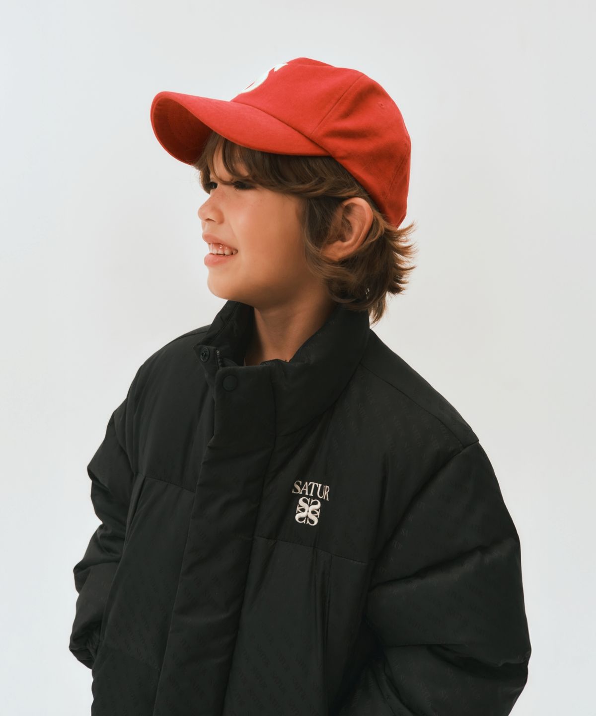 세터 키즈(SATUR KIDS) (K) 에센셜 로고 스탠드 넥 다운 자켓 블랙