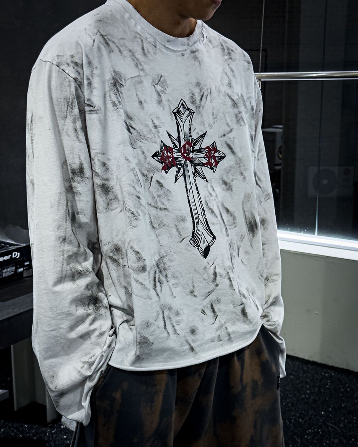 뭉(MWOONG) Scarred cross LS(white)