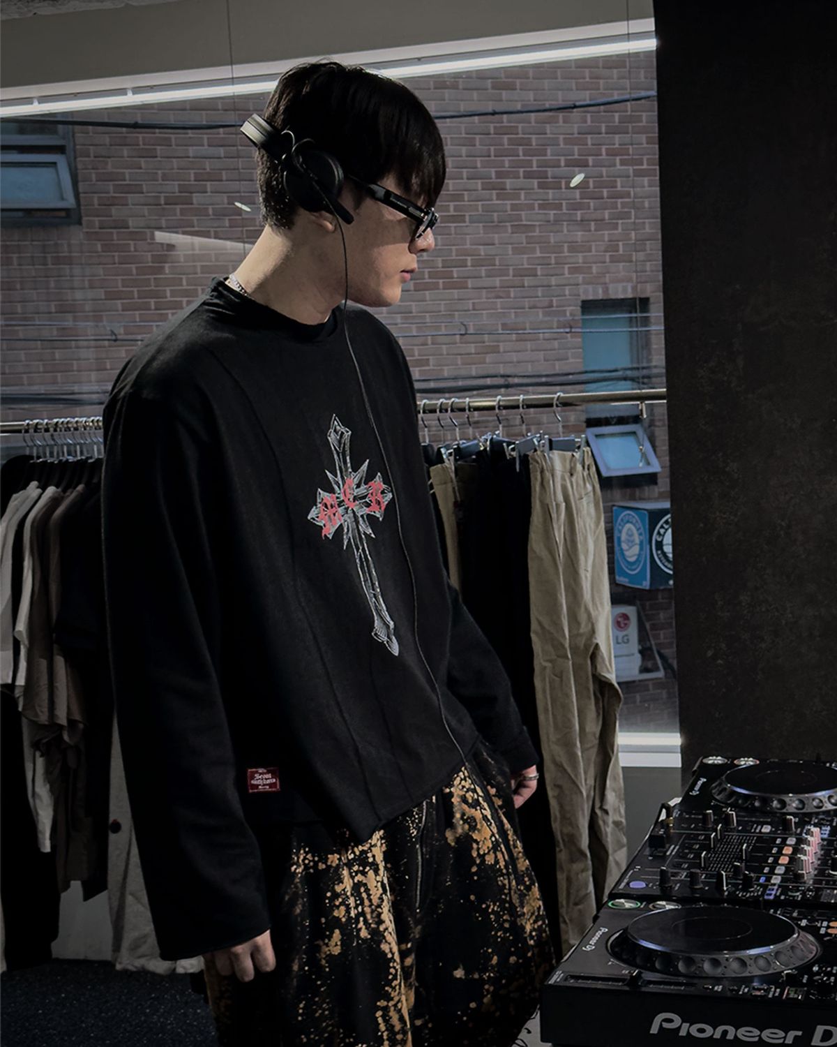 뭉(MWOONG) Scarred cross LS(black)