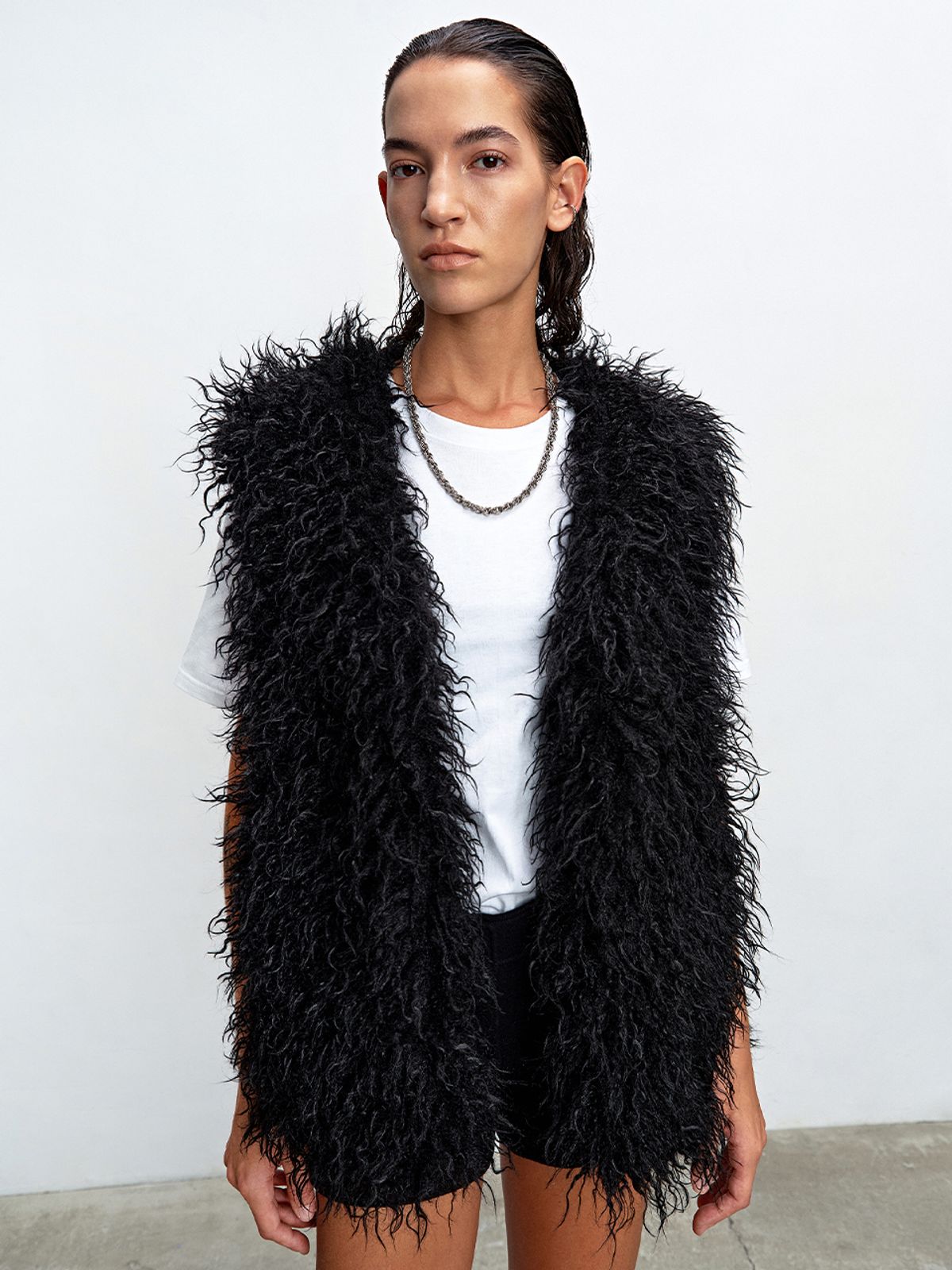 해브레스(HAVELESS) SIA FAUX FUR VEST BLACK