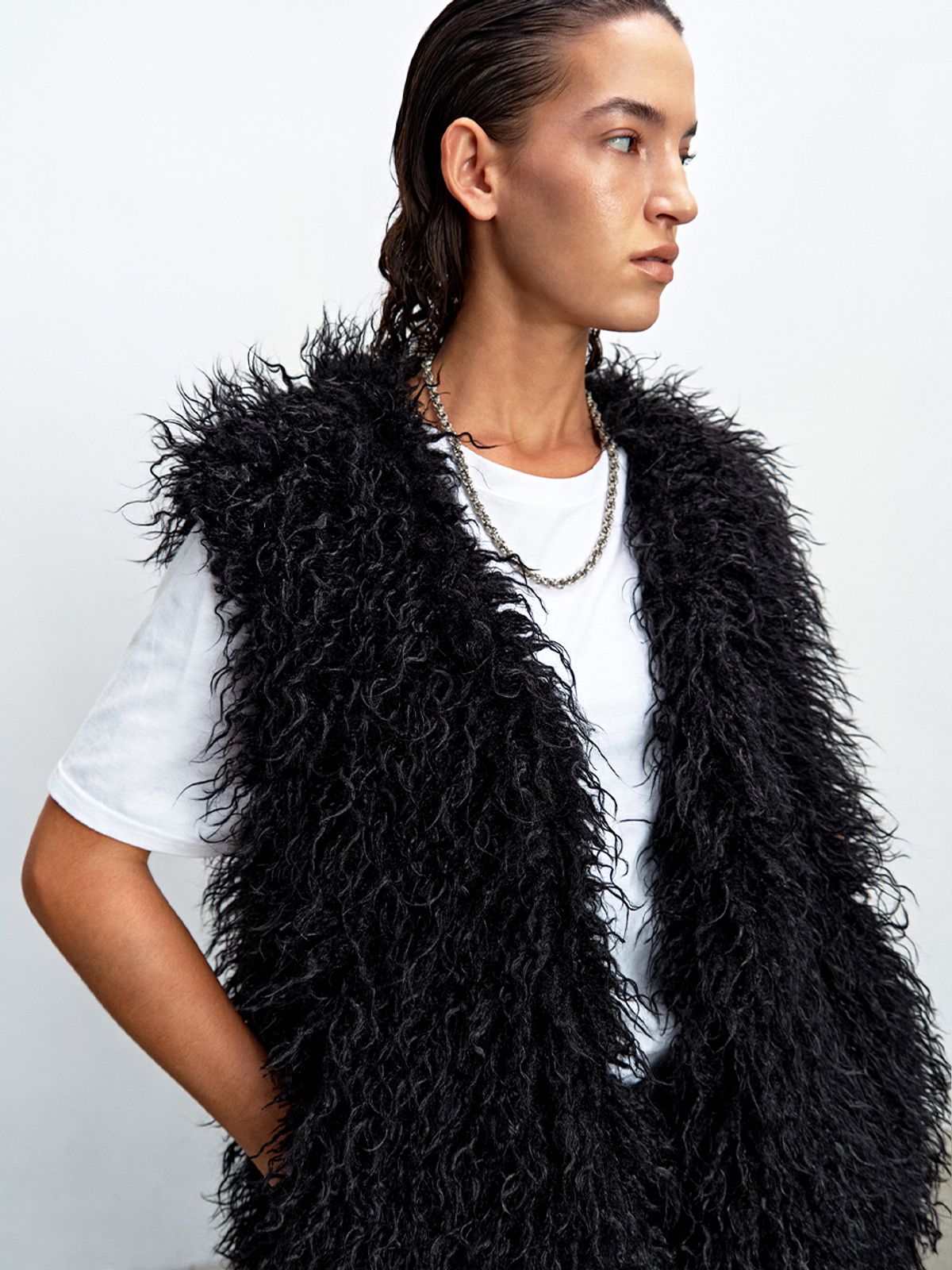 해브레스(HAVELESS) SIA FAUX FUR VEST BLACK