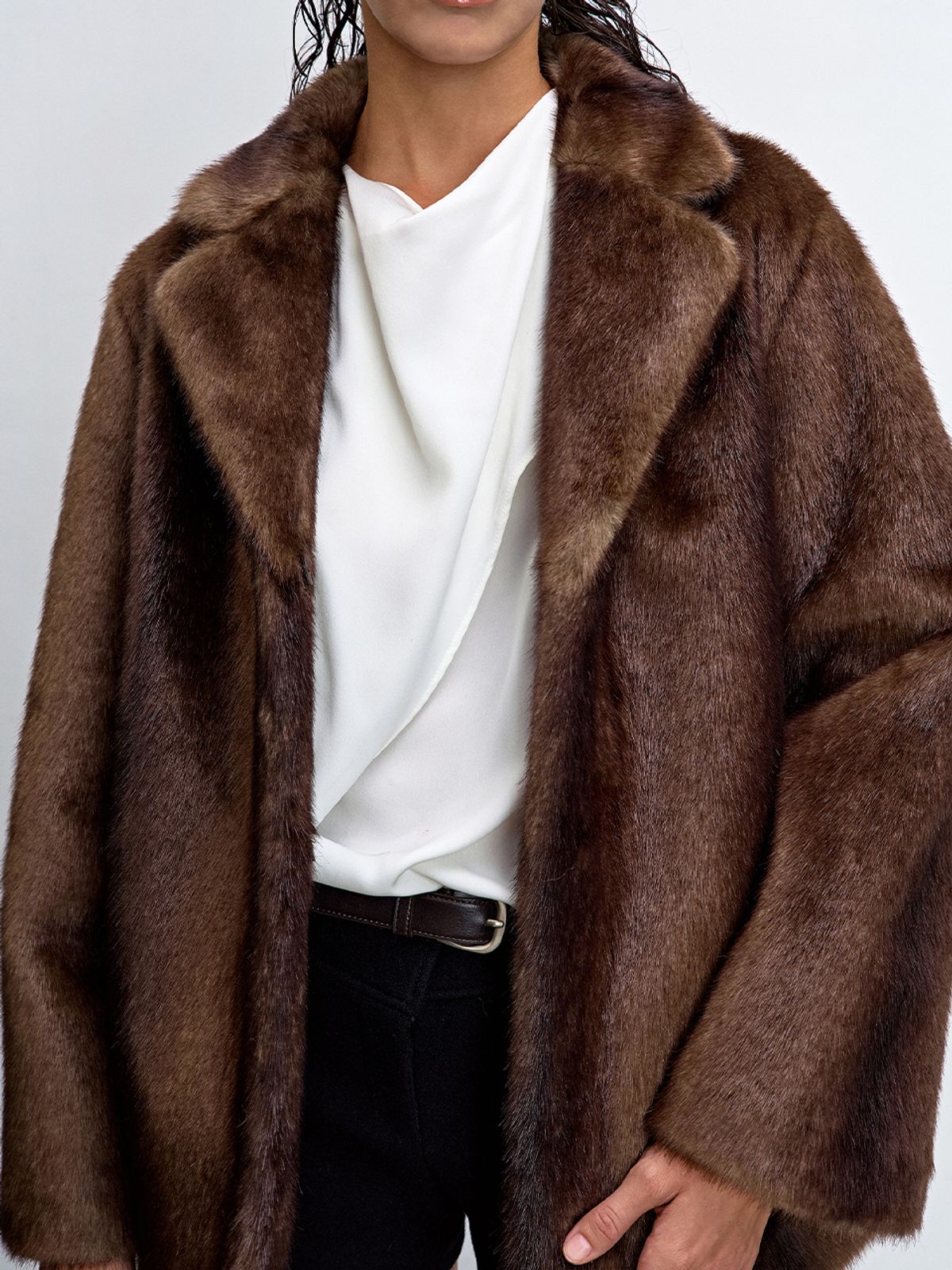 해브레스(HAVELESS) JENNIE FAUX FUR MUSTANG JACKET BROWN