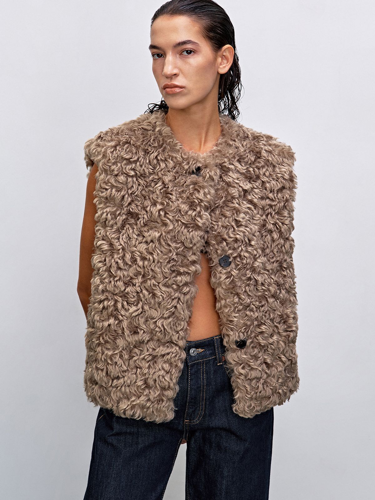 해브레스(HAVELESS) EVE FAUX SHEARLING VEST BEIGE