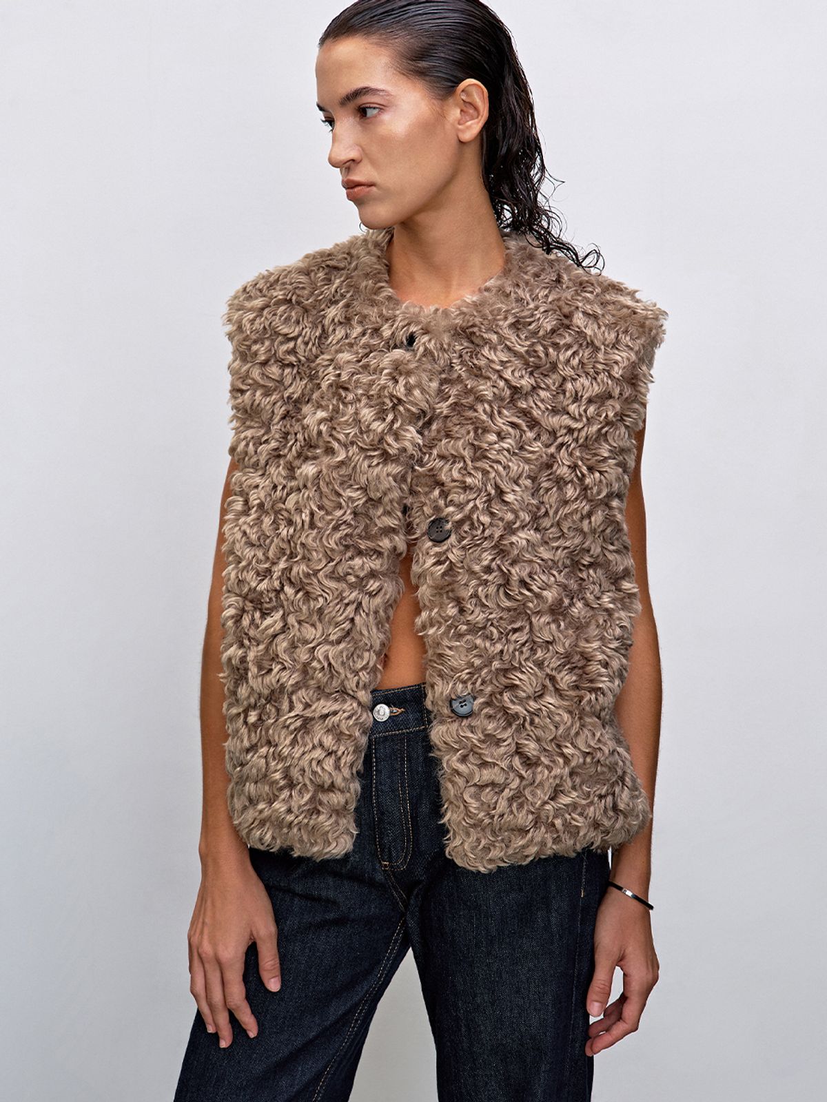 해브레스(HAVELESS) EVE FAUX SHEARLING VEST BEIGE