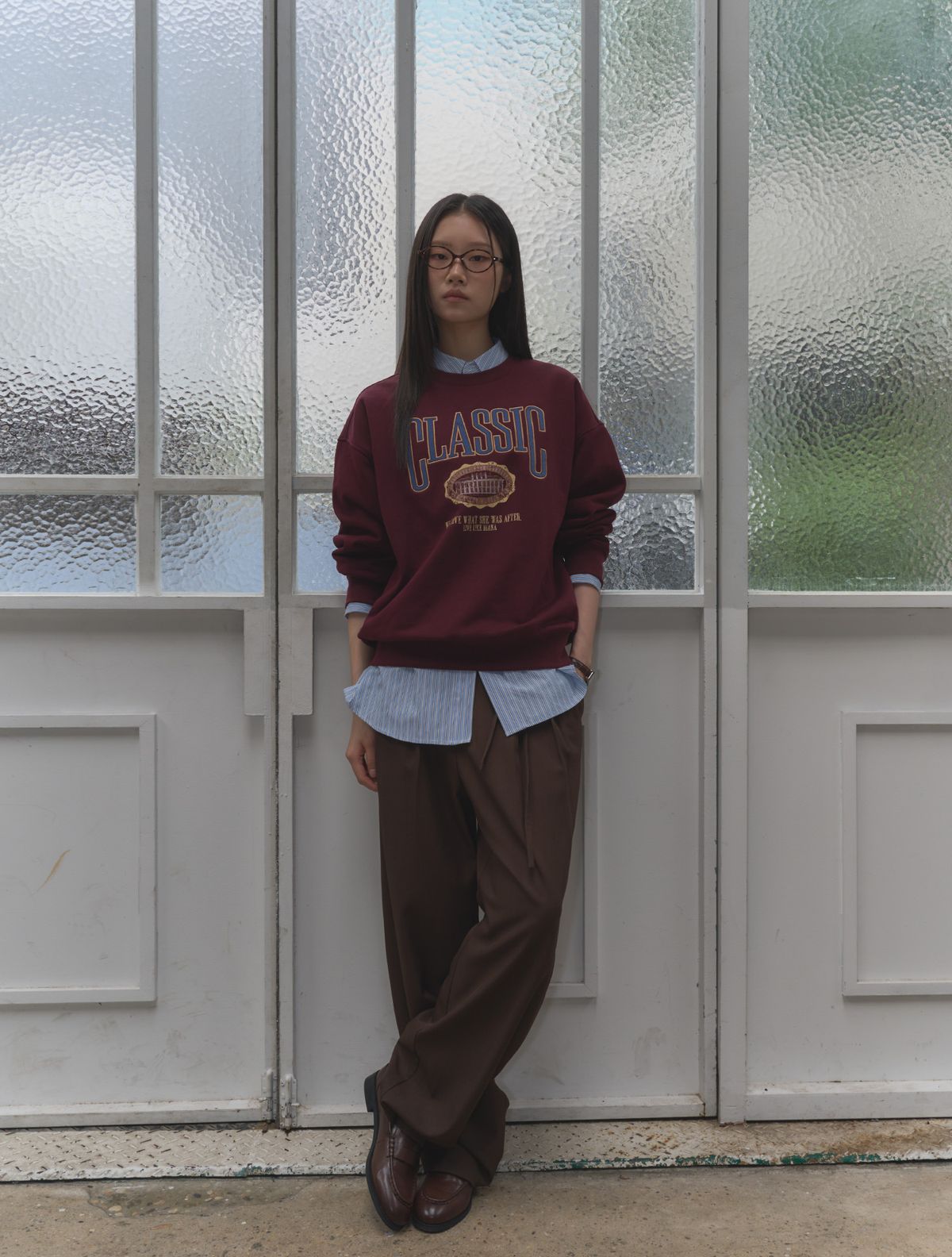 제너럴아이디어(GENERALIDEA) UNISEX 클래식 아플리케 루즈핏 맨투맨 [BURGUNDY] / SBE3U02009