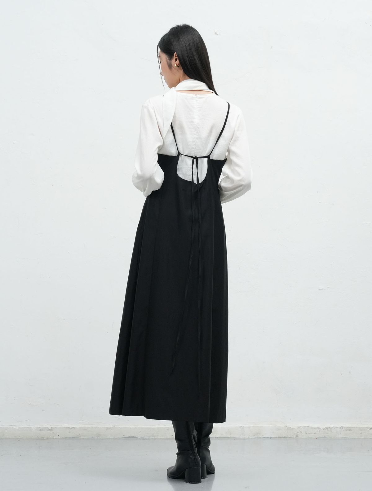 제너럴아이디어(GENERALIDEA) 레이어드 스트링 맥시 롱 원피스 [BLACK] / WBE3L15507