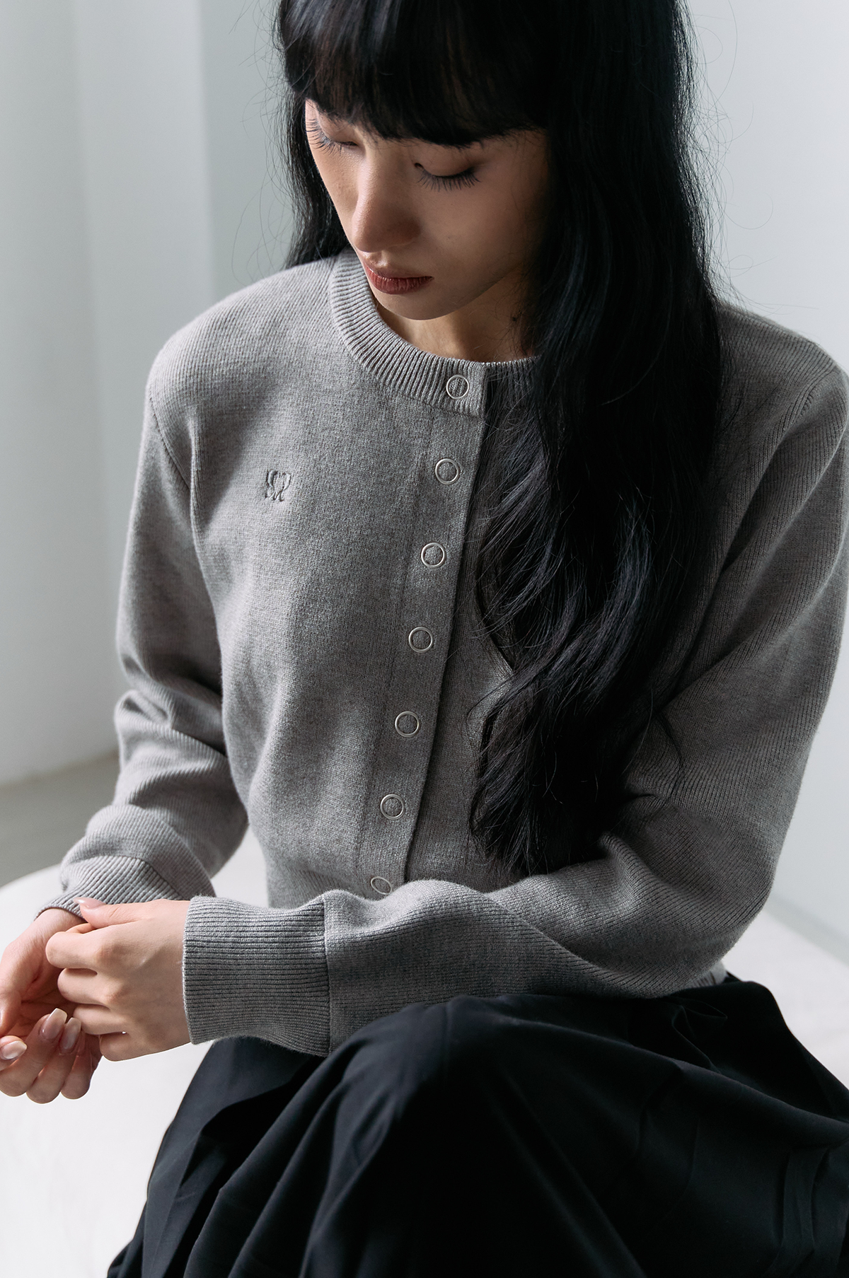 셉템버투웨니(SEPTEMBER TWENTIETH) 심볼 라운드 가디건 (Gray)