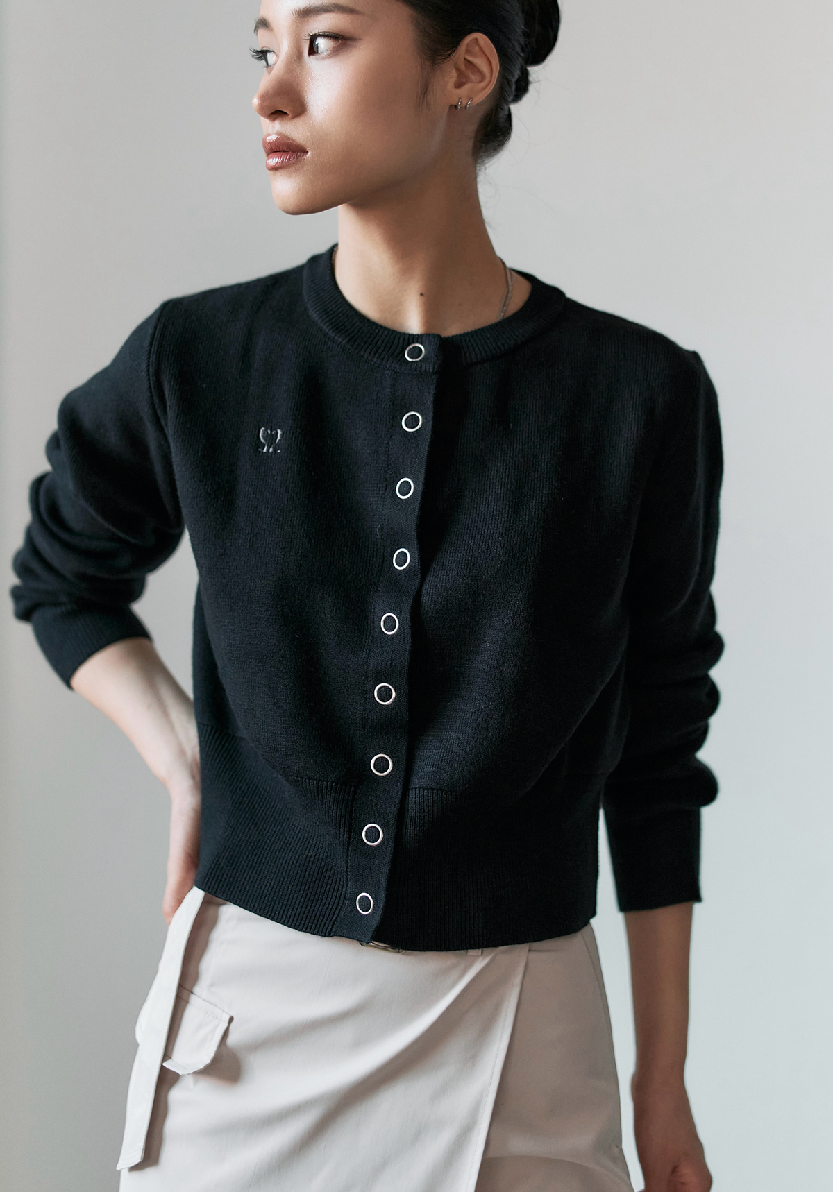 셉템버투웨니(SEPTEMBER TWENTIETH) 심볼 라운드 가디건 (Black)