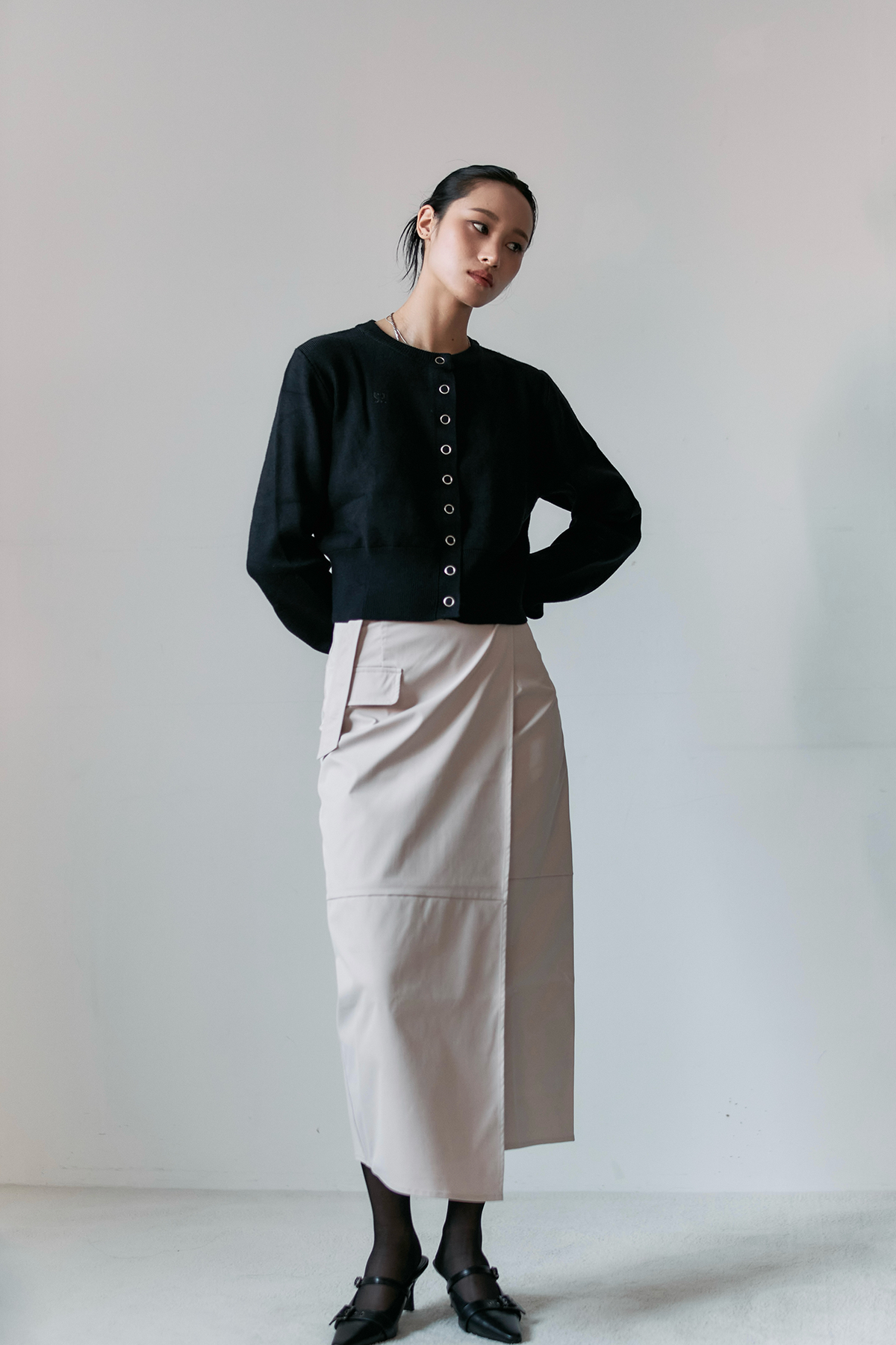 셉템버투웨니(SEPTEMBER TWENTIETH) 심볼 라운드 가디건 (Black)